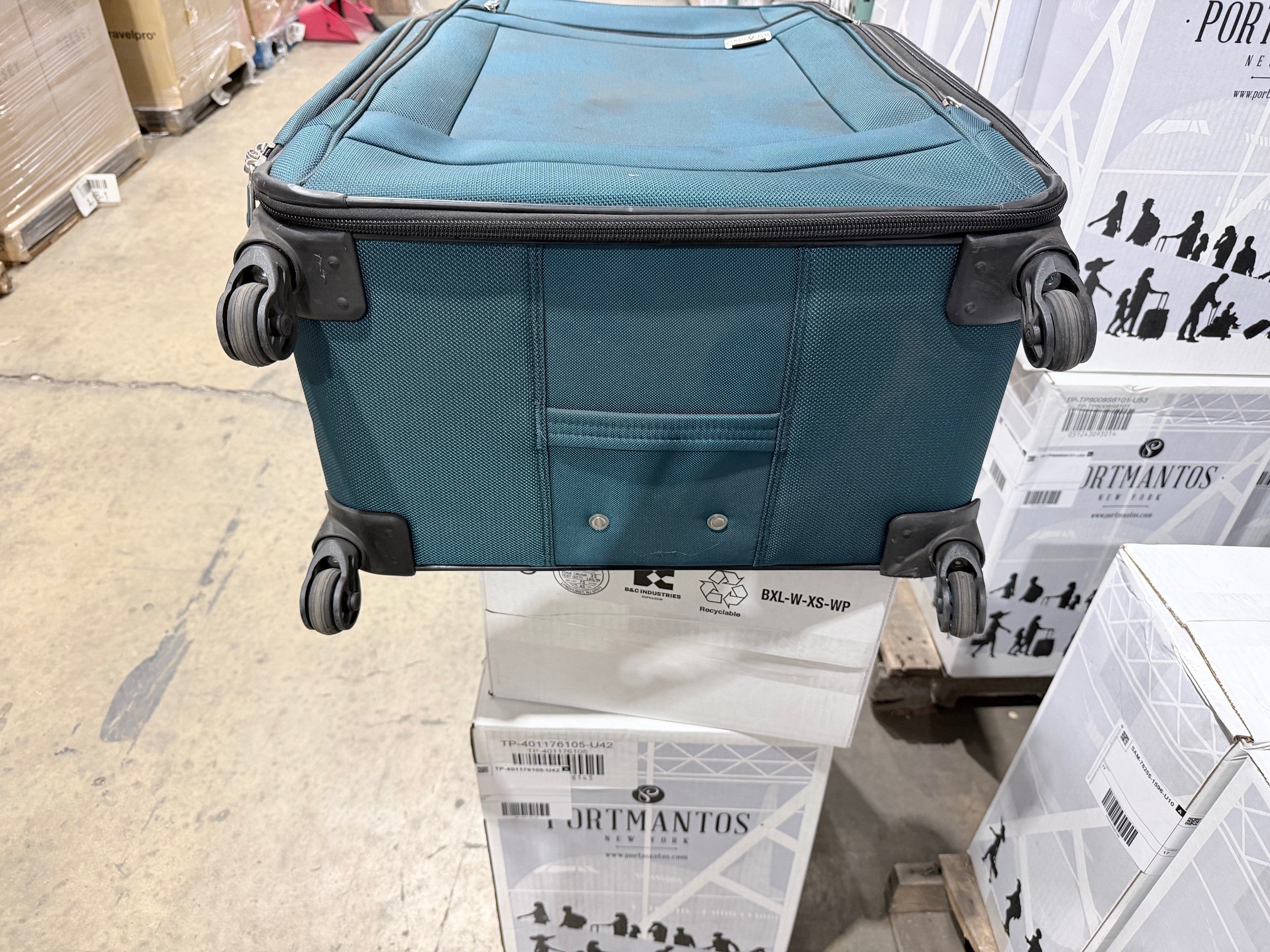 Samsonite 29 in Large Softside Green Spinner U1