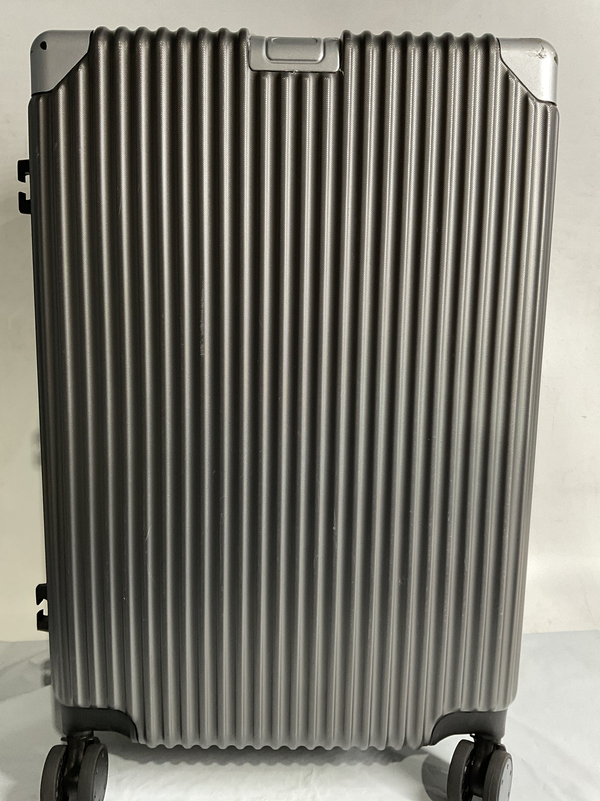 simple Medium Luggage Graphite  U1