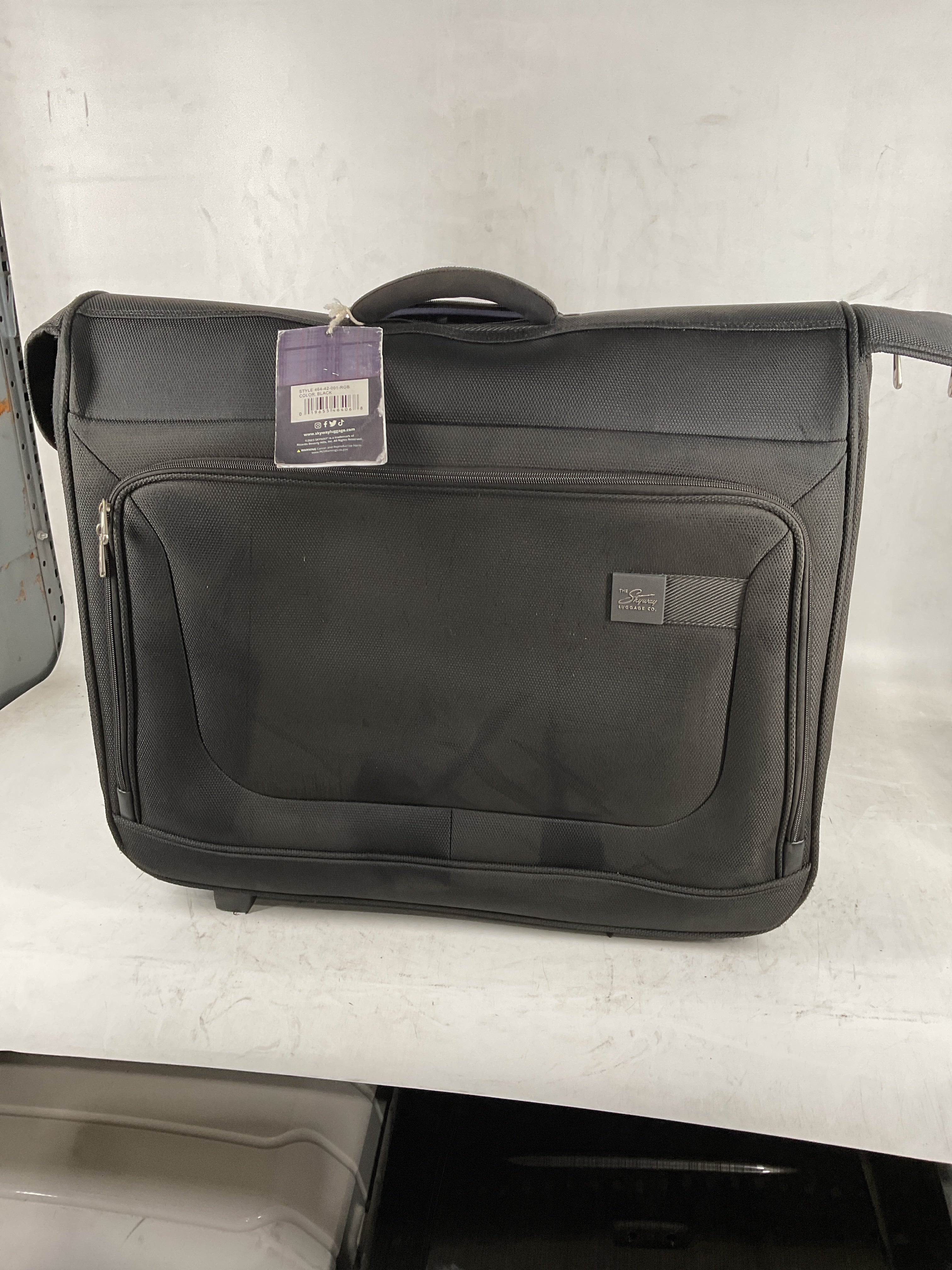 Skyway Sigma 6.0 Lightweight Luggage Collection Black Rolling Garment Bag U1
