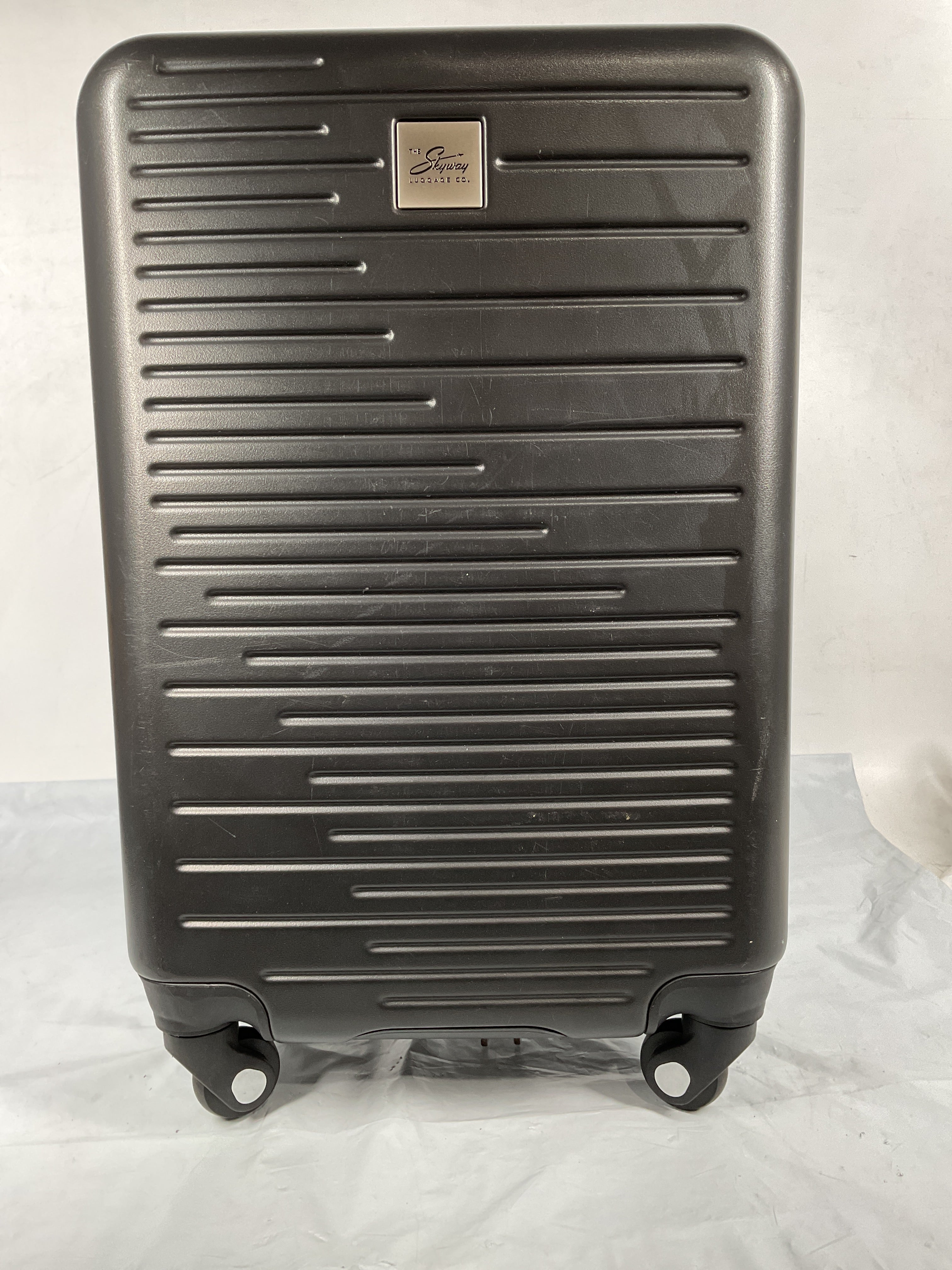 Skyway Epic 2.0 Hardside Lightweight and Durable ABS Shell Luggage, Spacious with Dual Spinning Wheels, Comfort Grip and Expandable, Men and Women ( Midnight , Carry-On 20-inch ) Midnight Carry On 20 Inch U1