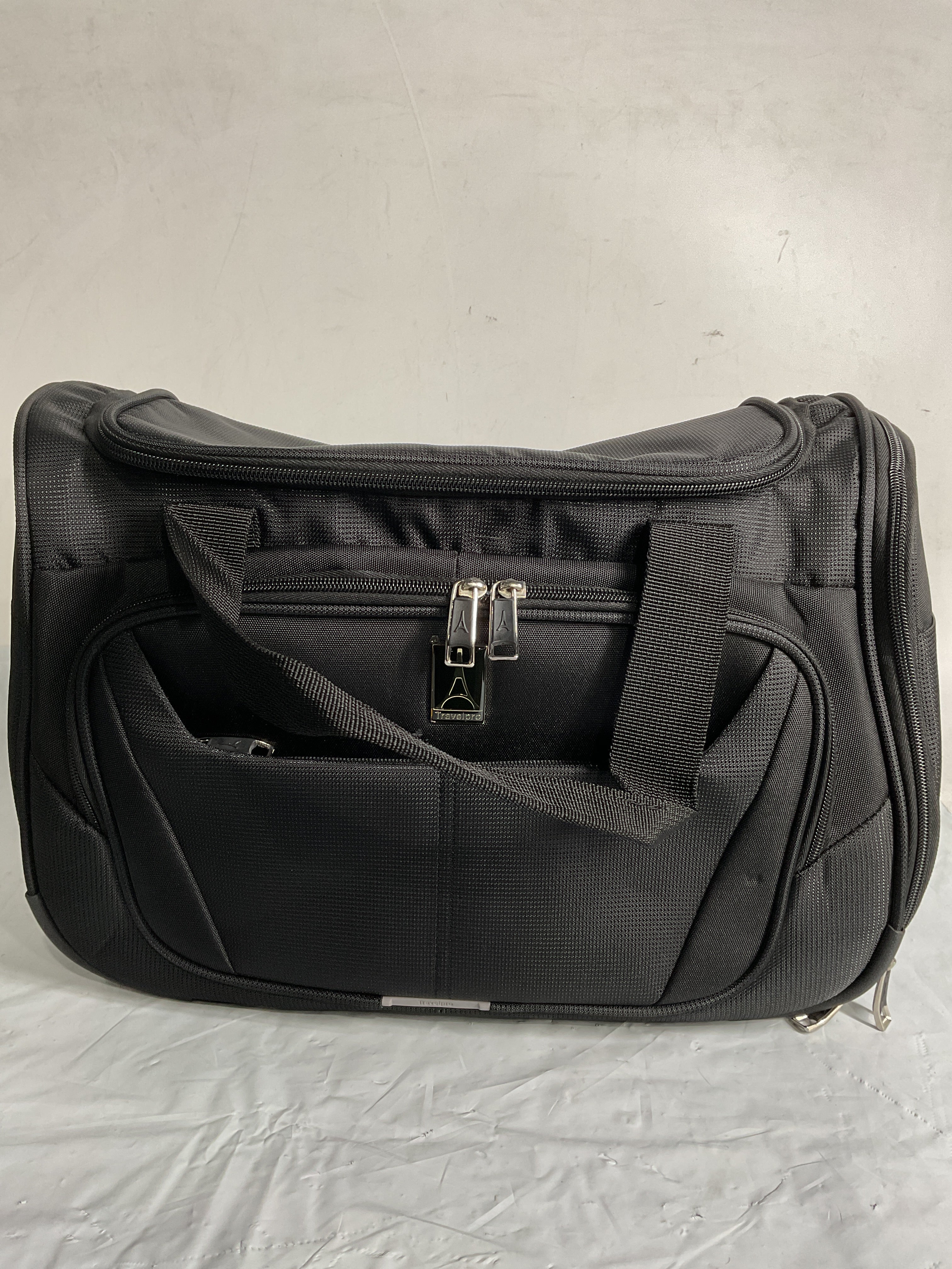 Travelpro Maxlite 5 Softside Lightweight Underseat Carry-On Travel Tote, Overnight Weekender Bag, Men and Women ( Black , 18-Inch ) Black 18 Inch U19