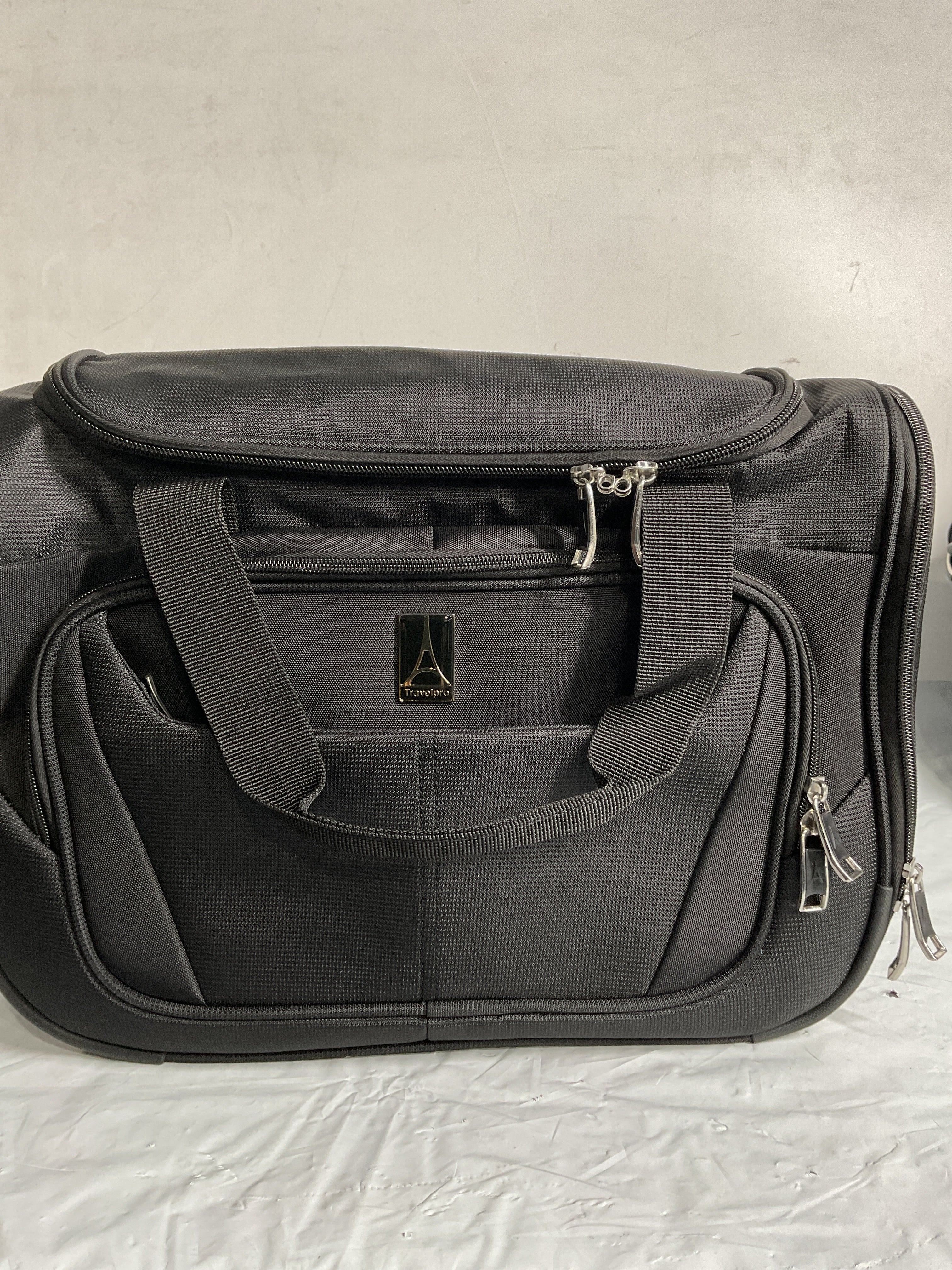Travelpro Maxlite 5 Softside Lightweight Underseat Carry-On Travel Tote, Overnight Weekender Bag, Men and Women ( Black , 18-Inch ) Black 18 Inch U21