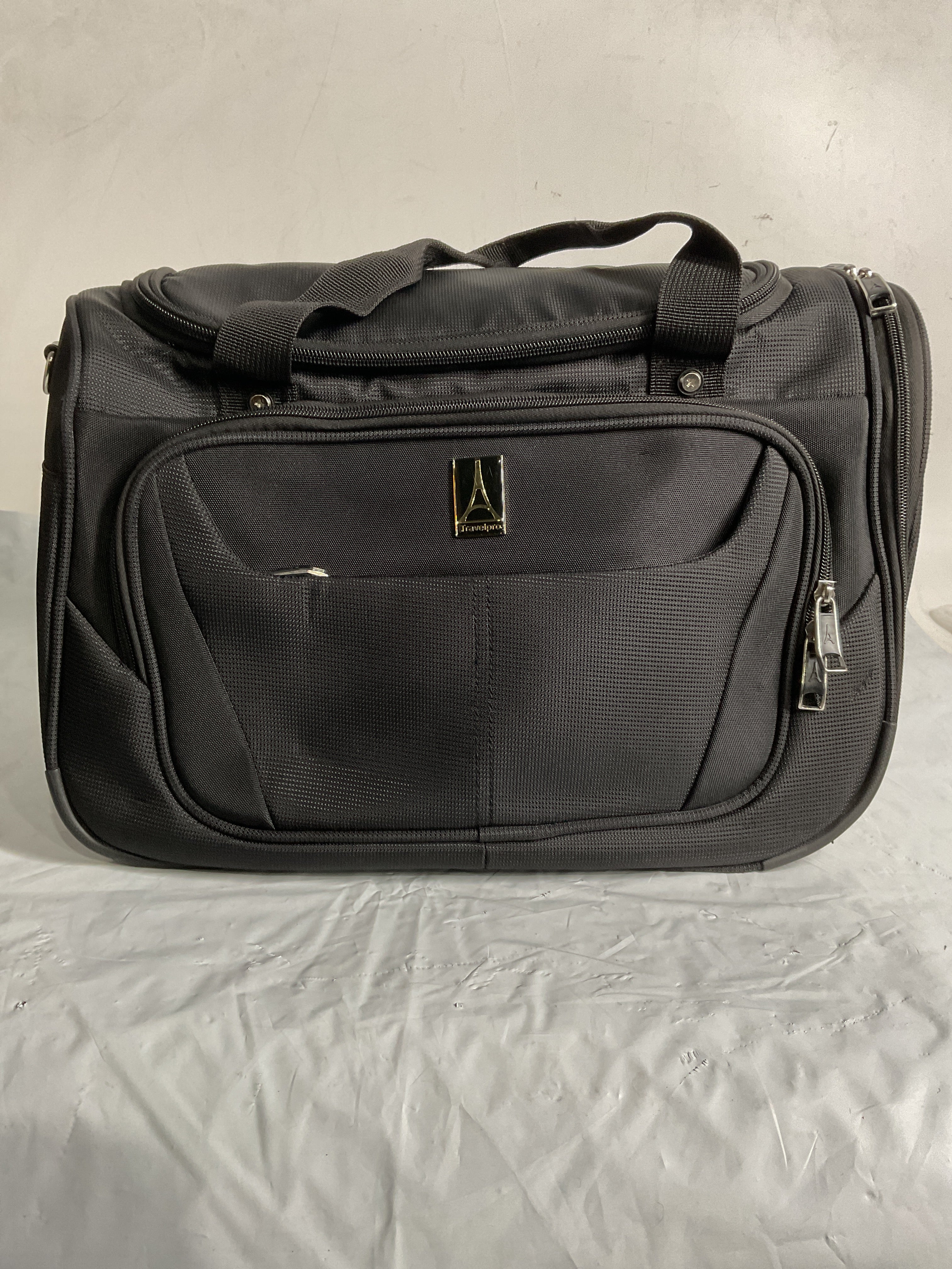 Travelpro Maxlite 5 Softside Lightweight Underseat Carry-On Travel Tote, Overnight Weekender Bag, Men and Women ( Black , 18-Inch ) Black 18 Inch U22