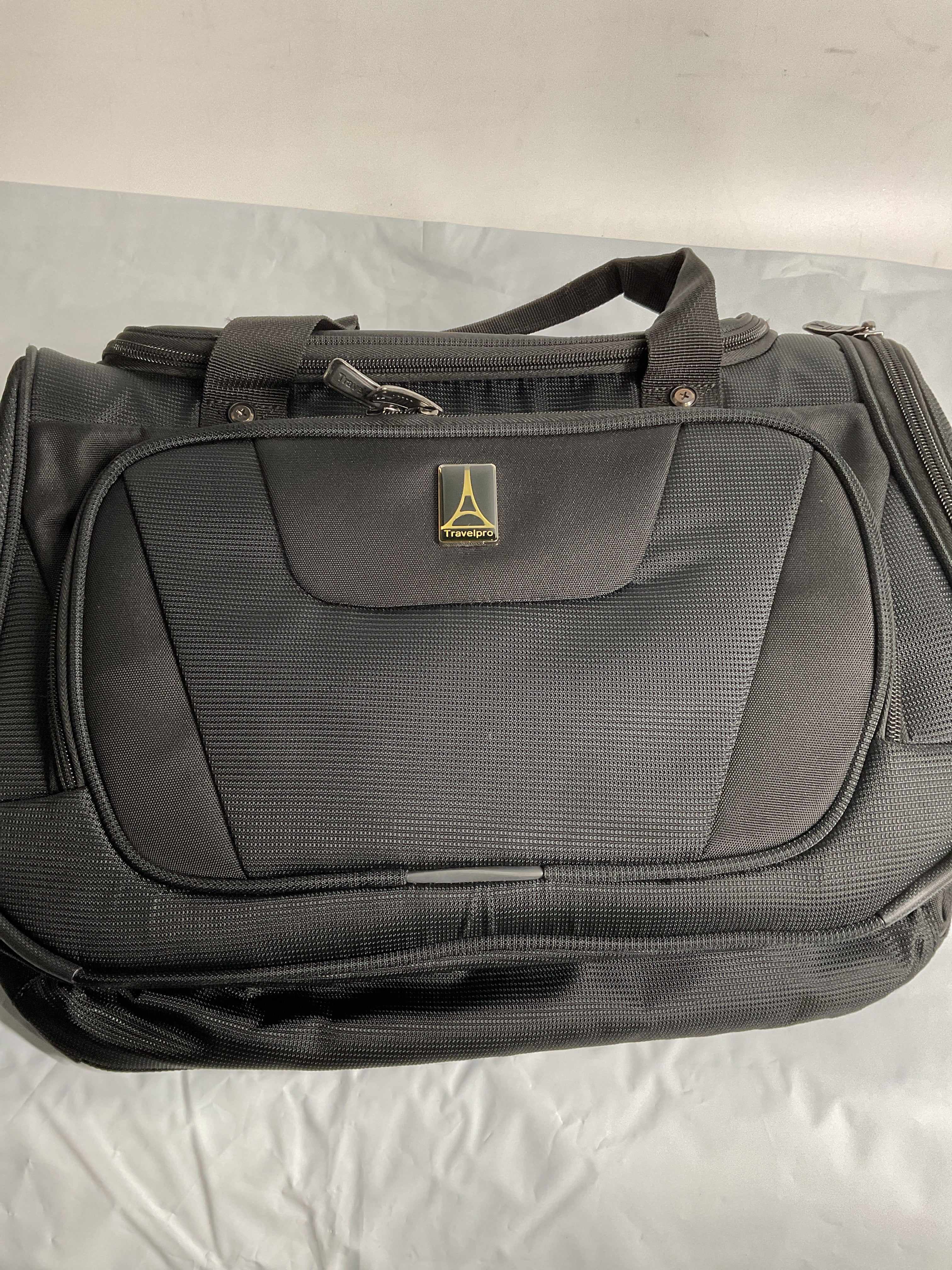 Travelpro Maxlite 5 Softside Lightweight Underseat Carry-On Travel Tote, Overnight Weekender Bag, Men and Women ( Black , 18-Inch ) Black 18 Inch U23