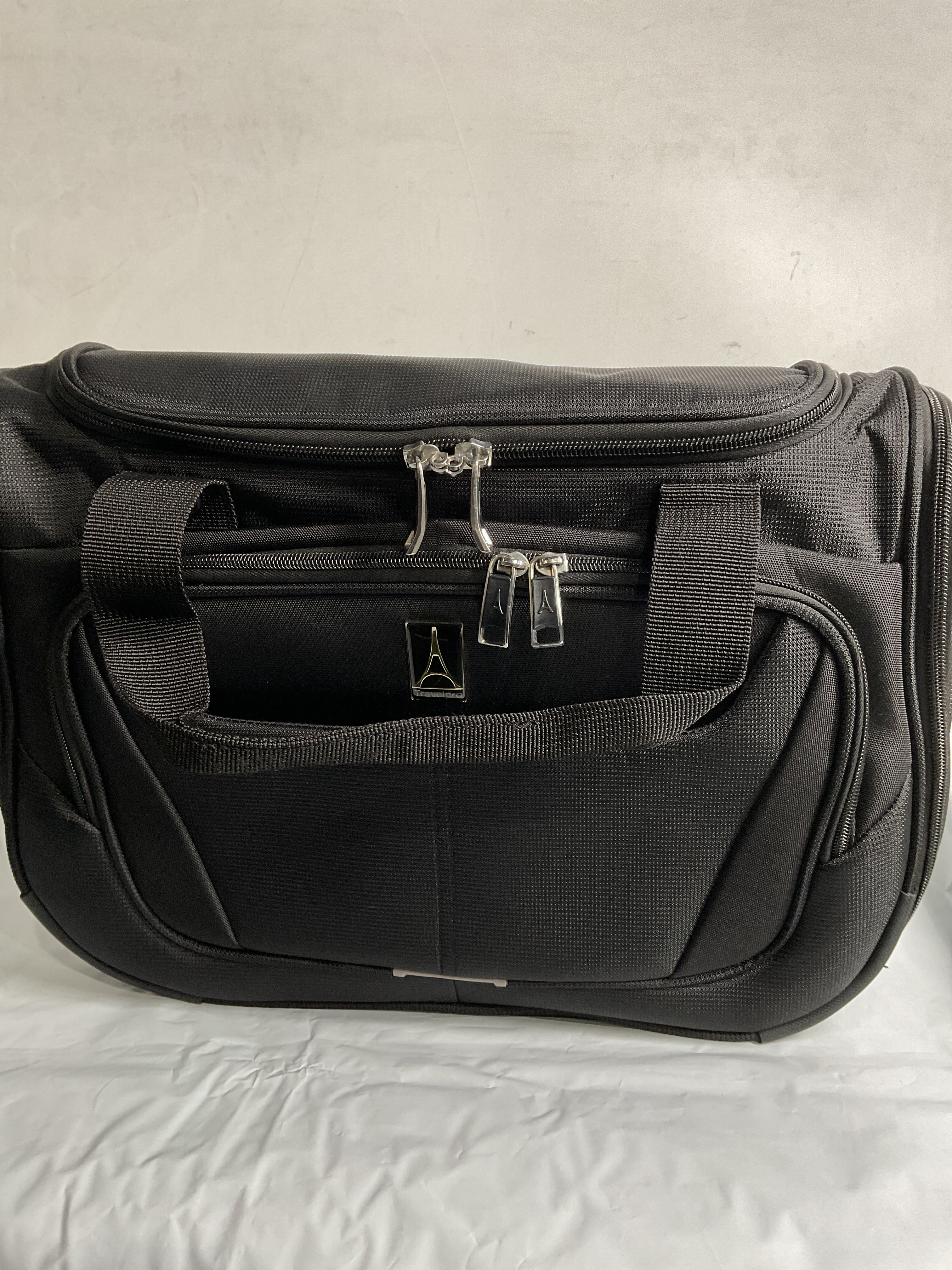 Travelpro Maxlite 5 Softside Lightweight Underseat Carry-On Travel Tote, Overnight Weekender Bag, Men and Women ( Black , 18-Inch ) Black 18 Inch U24