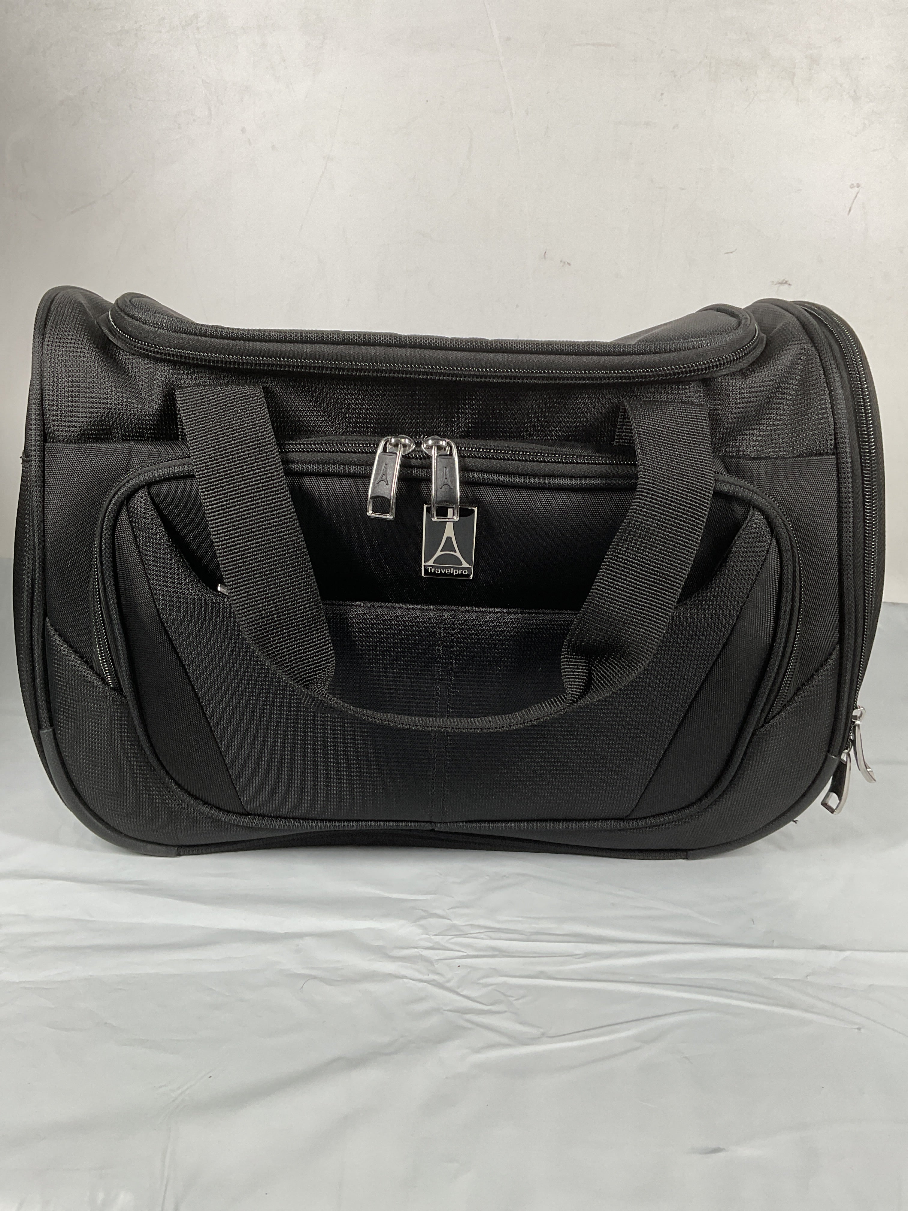Travelpro Maxlite 5 Softside Lightweight Underseat Carry-On Travel Tote, Overnight Weekender Bag, Men and Women ( Black , 18-Inch ) Black 18 Inch U26