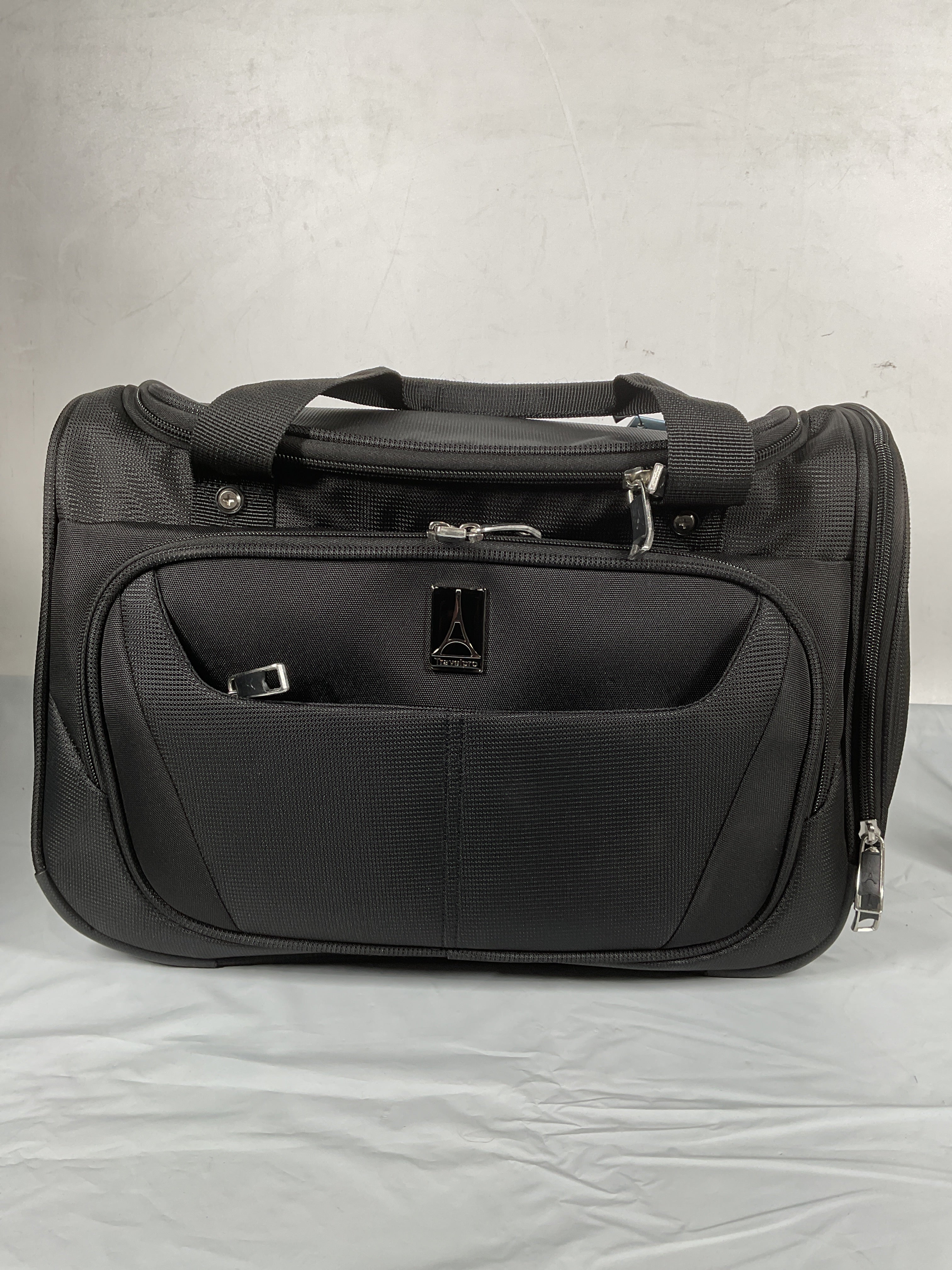 Travelpro Maxlite 5 Softside Lightweight Underseat Carry-On Travel Tote, Overnight Weekender Bag, Men and Women ( Black , 18-Inch ) Black 18 Inch U27