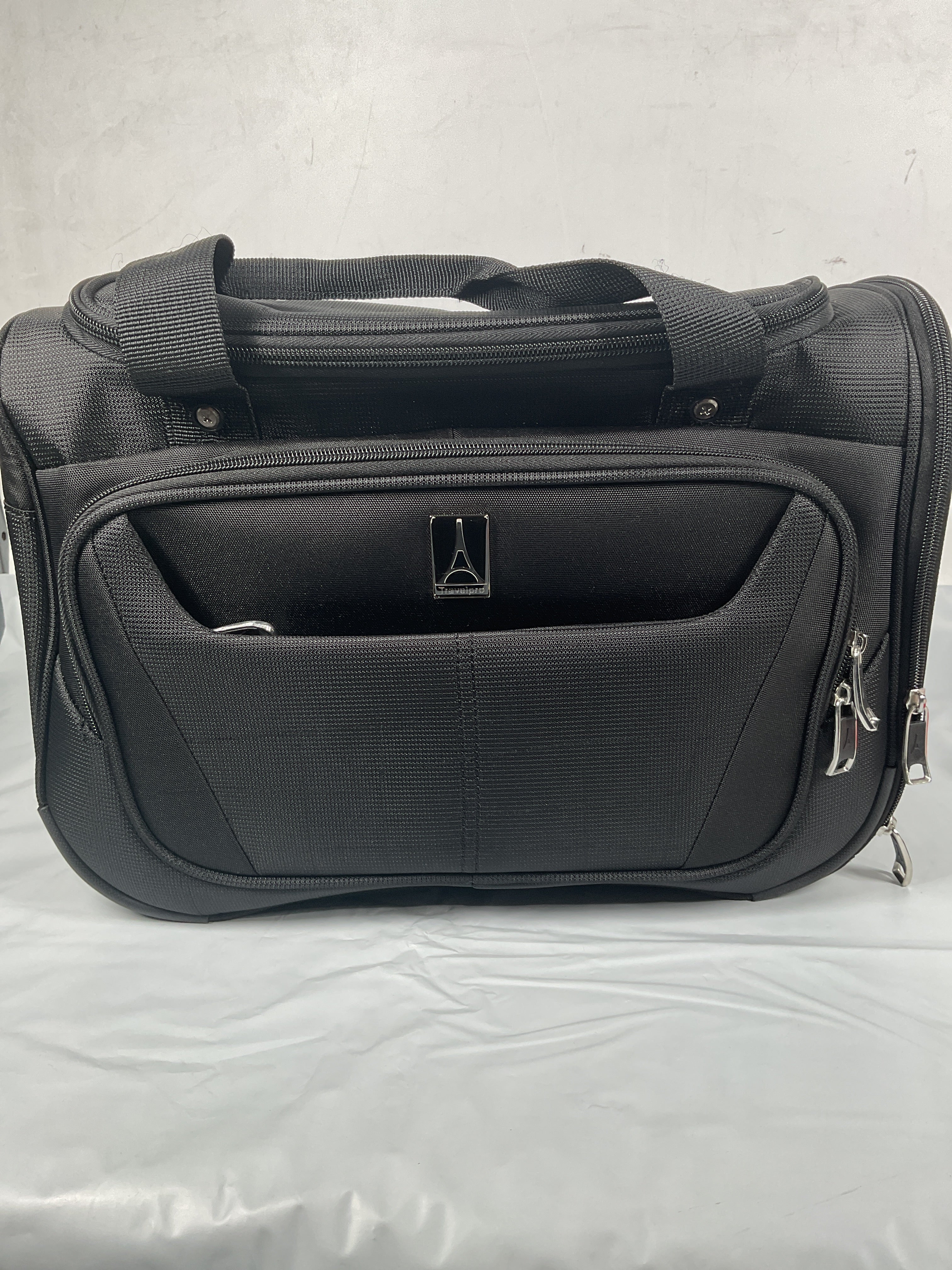 Travelpro Maxlite 5 Softside Lightweight Underseat Carry-On Travel Tote, Overnight Weekender Bag, Men and Women ( Black , 18-Inch ) Black 18 Inch U28