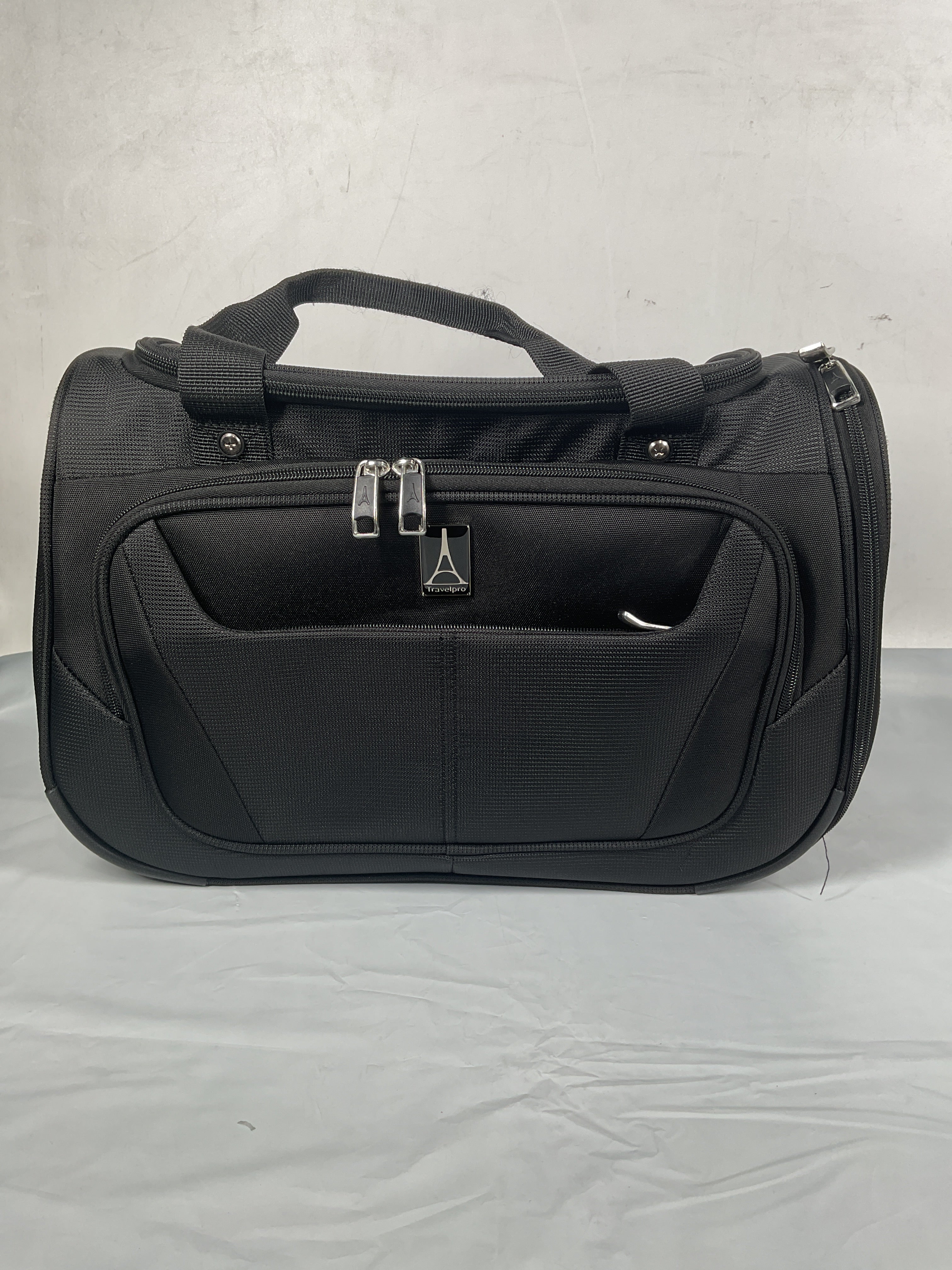 Travelpro Maxlite 5 Softside Lightweight Underseat Carry-On Travel Tote, Overnight Weekender Bag, Men and Women ( Black , 18-Inch ) Black 18 Inch U29