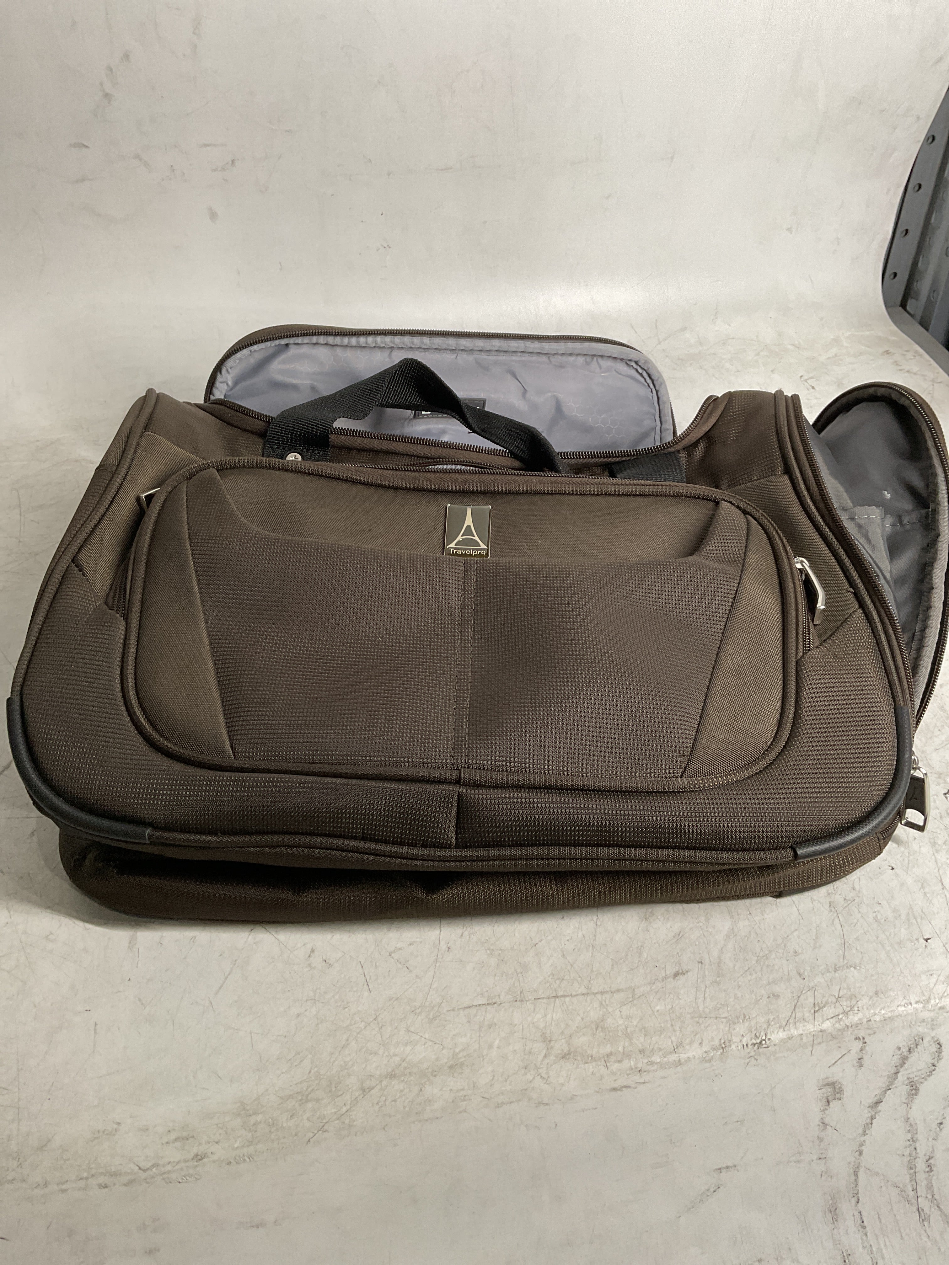 Travelpro Maxlite 5 Softside Lightweight Underseat Carry-On Travel Tote, Overnight Weekender Bag, Men and Women ( Mocha , 18-Inch ) Mocha 18 Inch U10