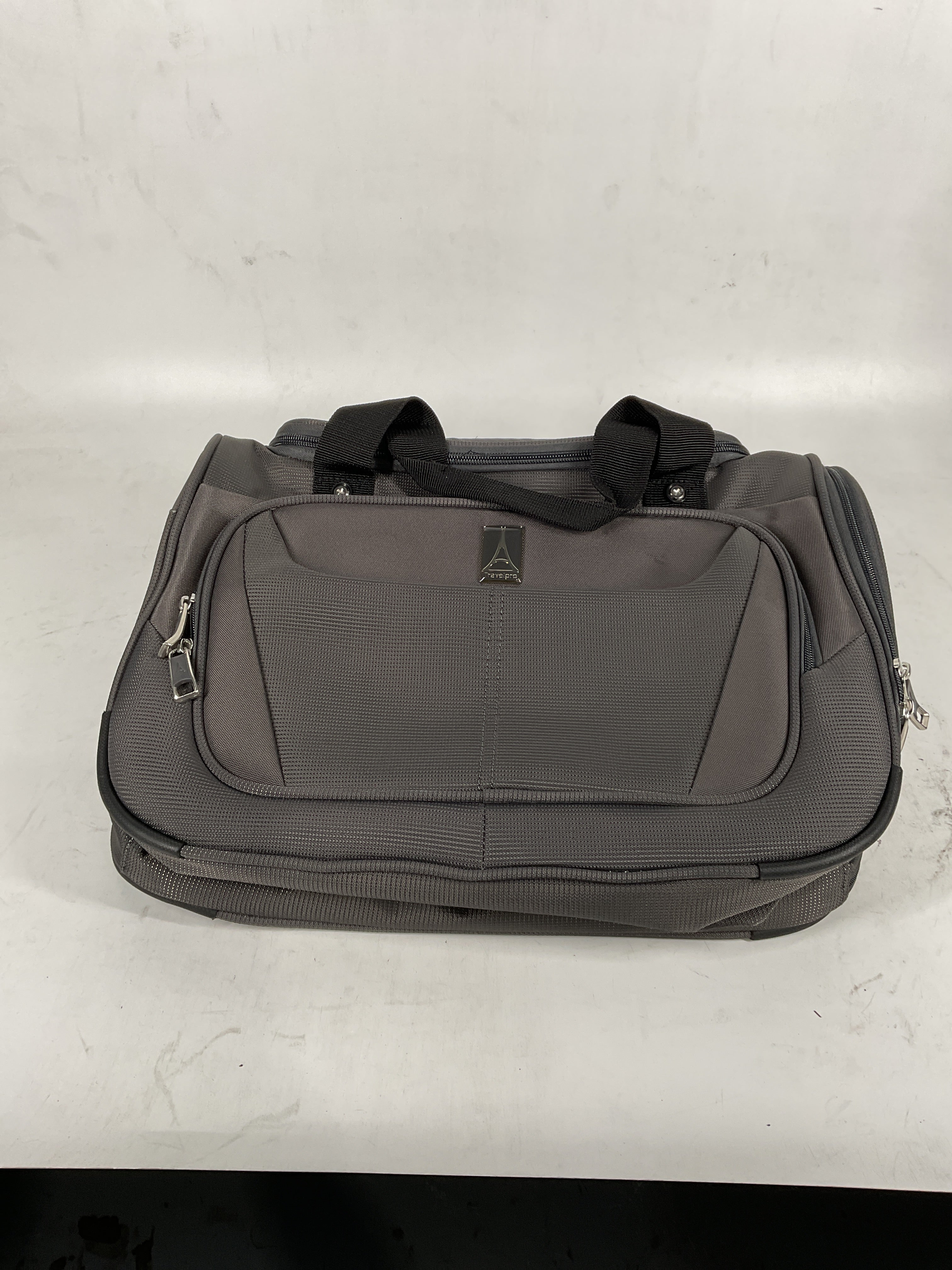 Travelpro Maxlite 5 Softside Lightweight Underseat Carry-On Travel Tote, Overnight Weekender Bag, Men and Women Shadow Grey One Size U4