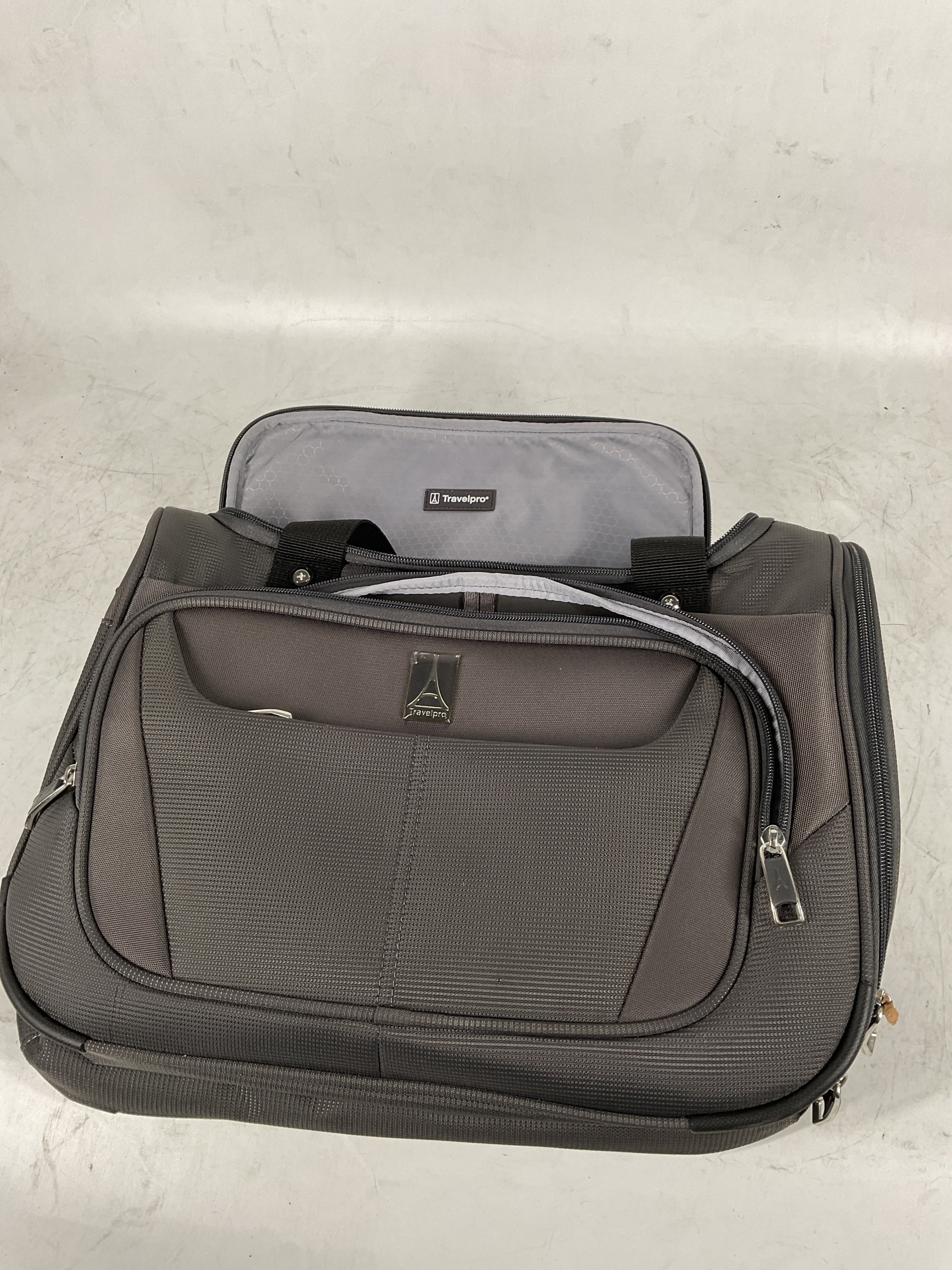 Travelpro Maxlite 5 Softside Lightweight Underseat Carry-On Travel Tote, Overnight Weekender Bag, Men and Women Shadow Grey One Size U6