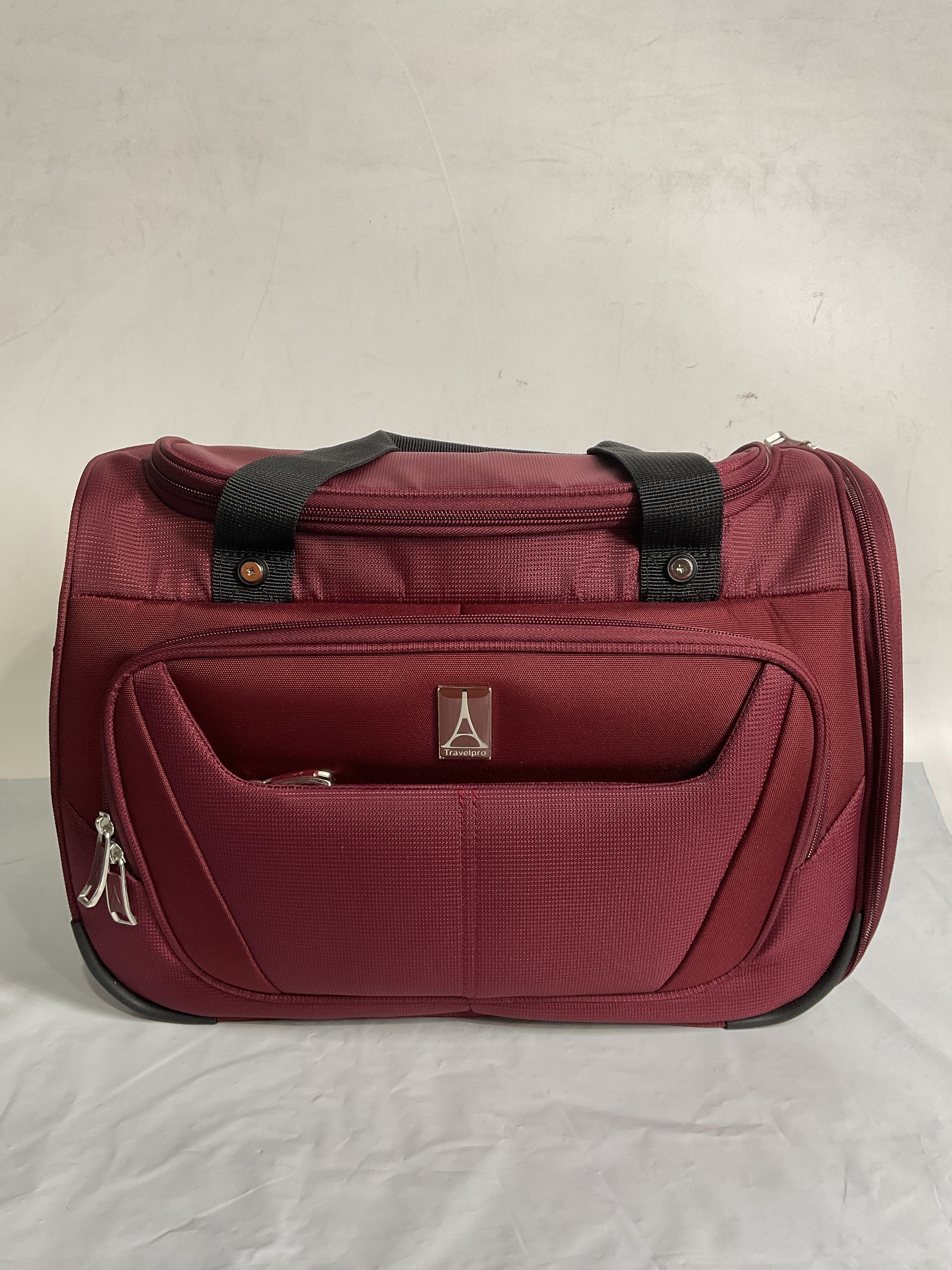 Travelpro Maxlite 5 Softside Lightweight Underseat Carry-On Travel Tote, Overnight Weekender Bag, Men and Women ( Burgundy , 18-Inch ) Burgundy 18 Inch U10