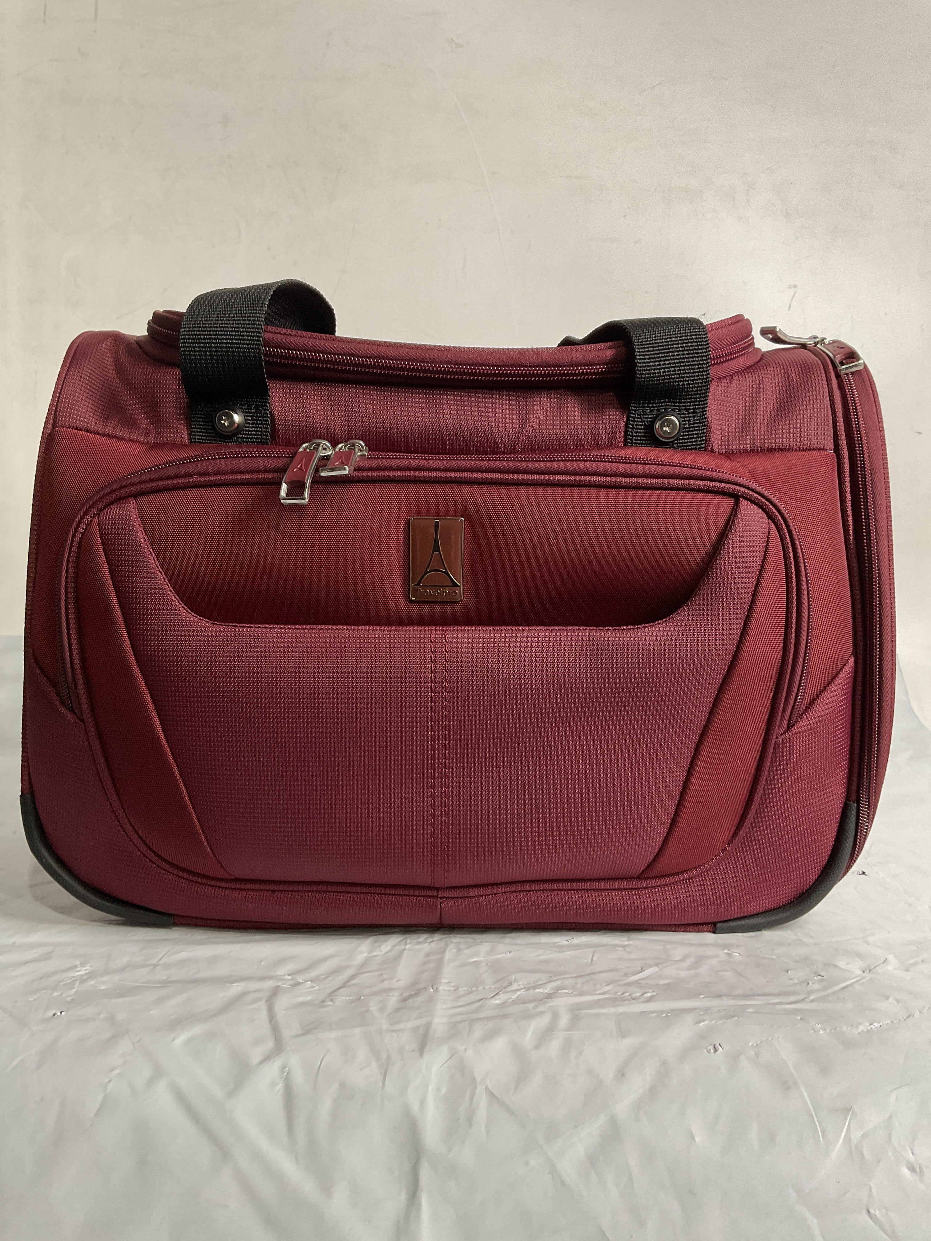 Travelpro Maxlite 5 Softside Lightweight Underseat Carry-On Travel Tote, Overnight Weekender Bag, Men and Women ( Burgundy , 18-Inch ) Burgundy 18 Inch U11