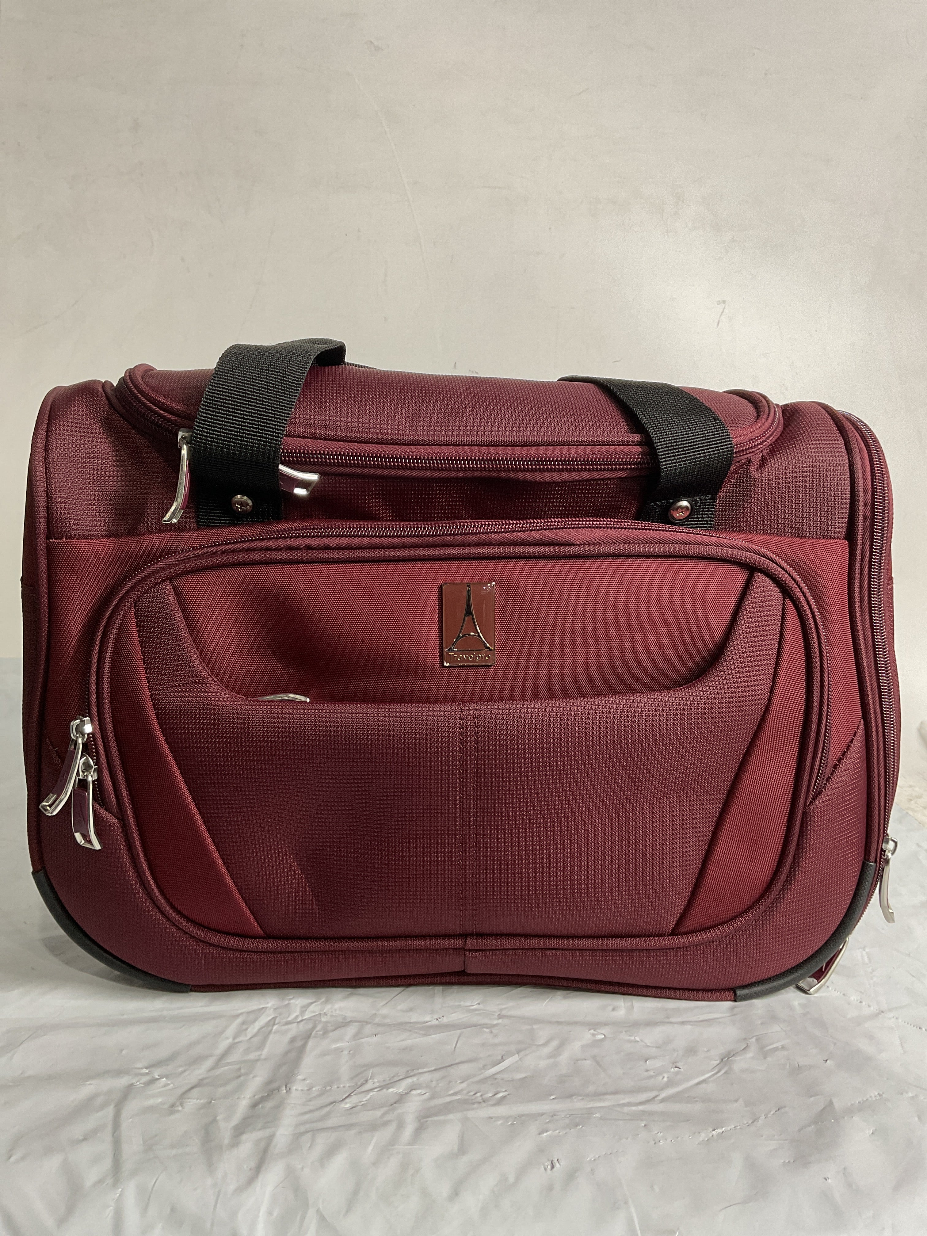 Travelpro Maxlite 5 Softside Lightweight Underseat Carry-On Travel Tote, Overnight Weekender Bag, Men and Women ( Burgundy , 18-Inch ) Burgundy 18 Inch U12