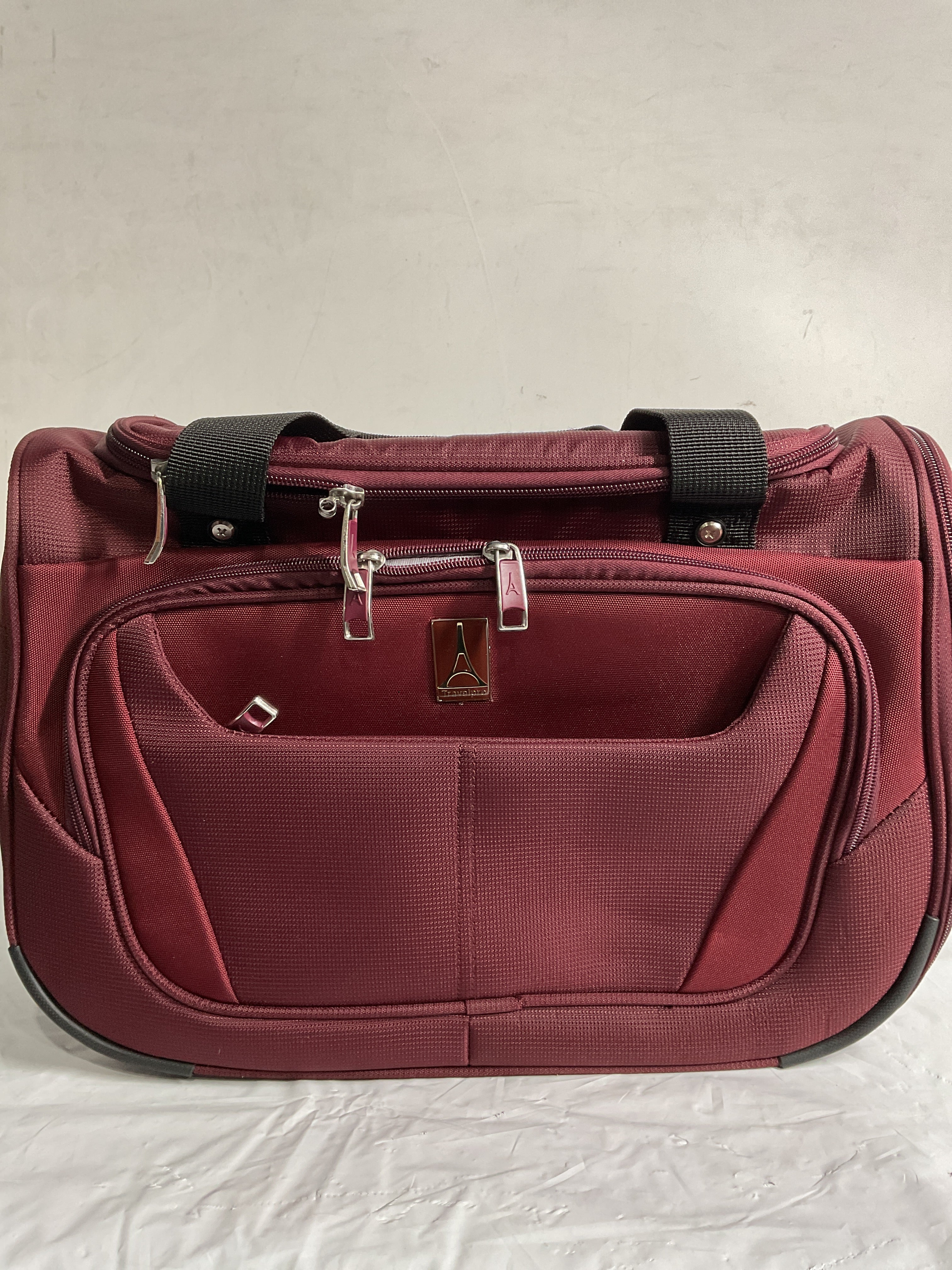 Travelpro Maxlite 5 Softside Lightweight Underseat Carry-On Travel Tote, Overnight Weekender Bag, Men and Women ( Burgundy , 18-Inch ) Burgundy 18 Inch U13