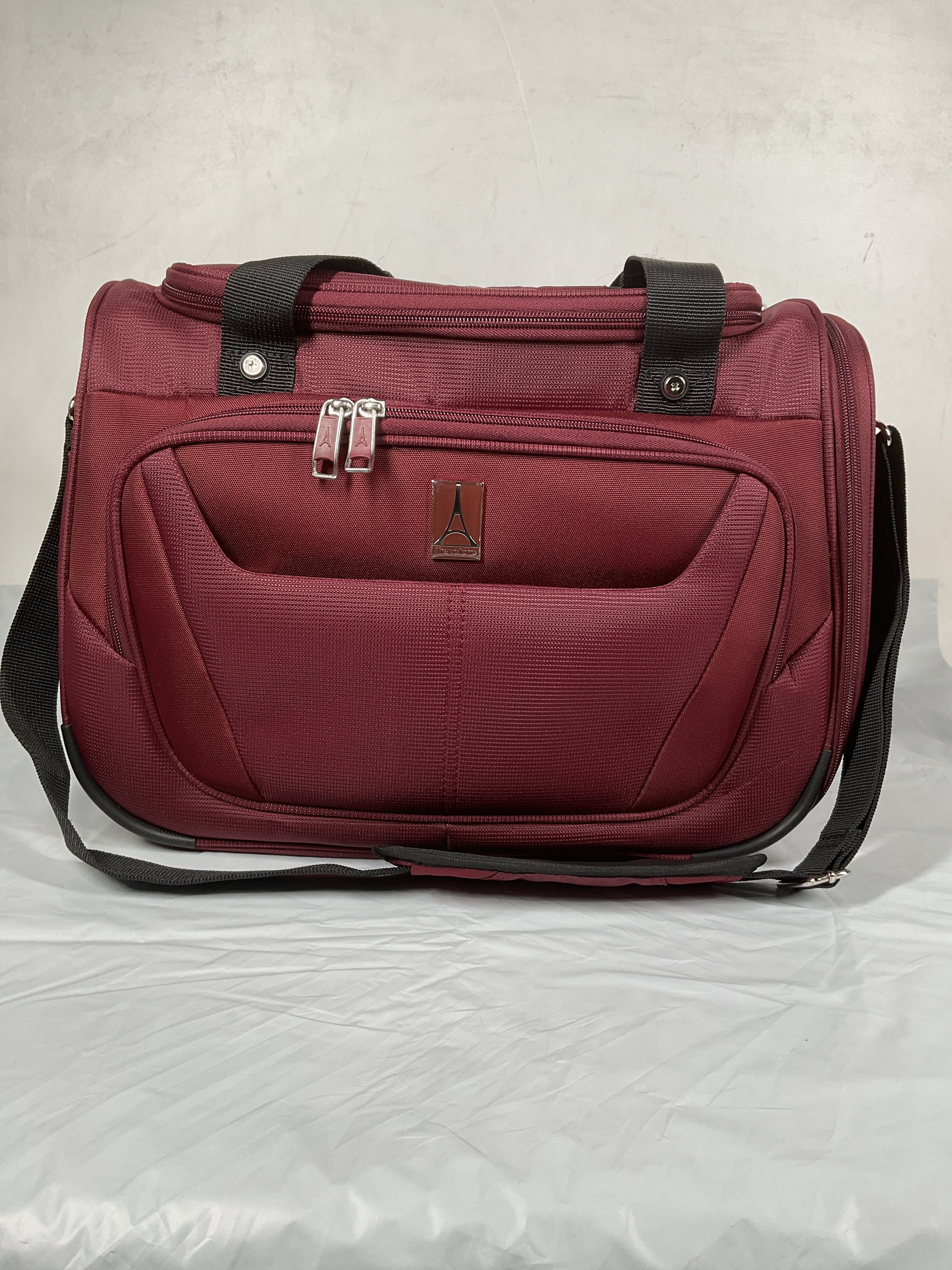 Travelpro Maxlite 5 Softside Lightweight Underseat Carry-On Travel Tote, Overnight Weekender Bag, Men and Women ( Burgundy , 18-Inch ) Burgundy 18 Inch U17