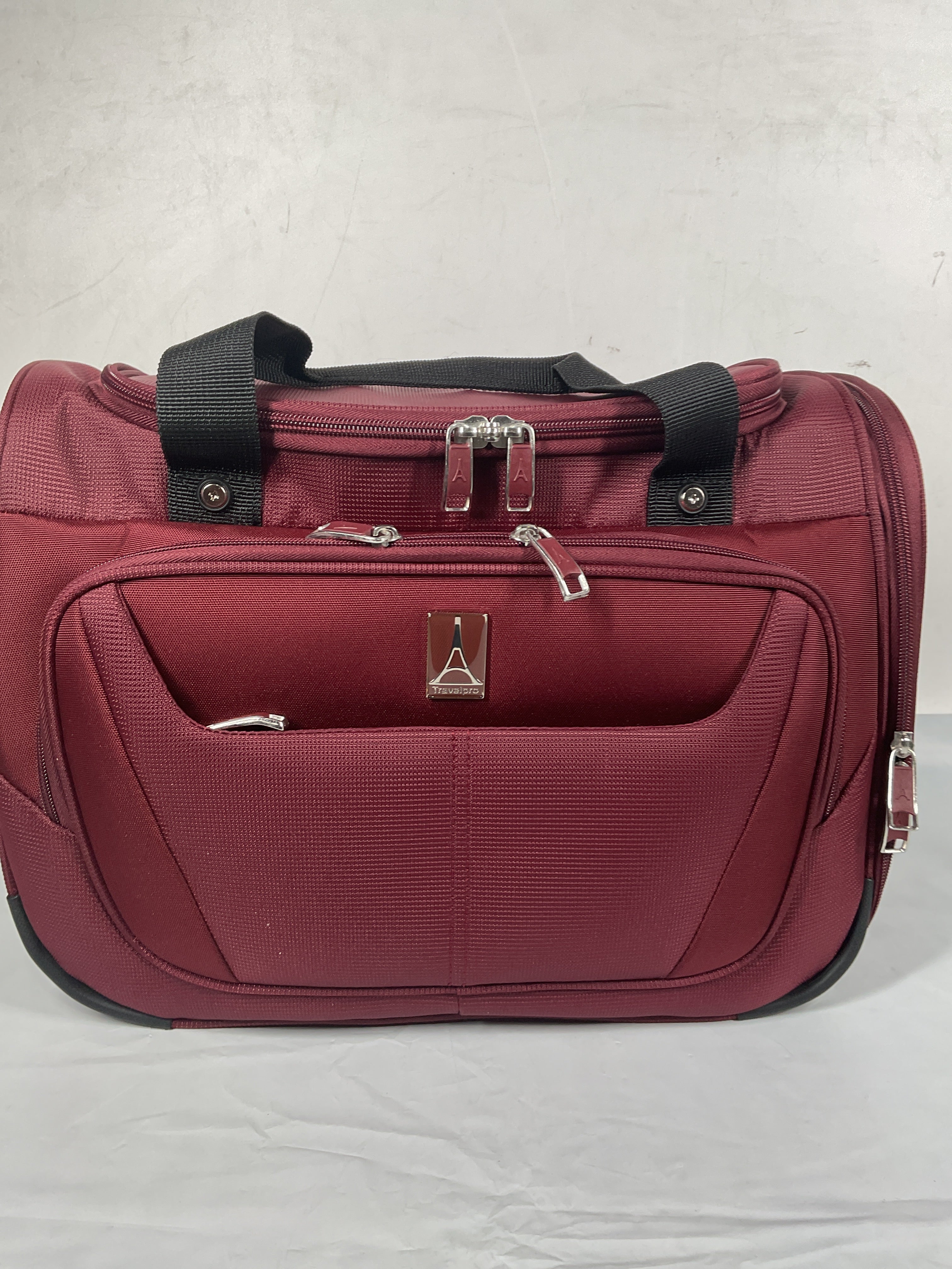Travelpro Maxlite 5 Softside Lightweight Underseat Carry-On Travel Tote, Overnight Weekender Bag, Men and Women ( Burgundy , 18-Inch ) Burgundy 18 Inch U18