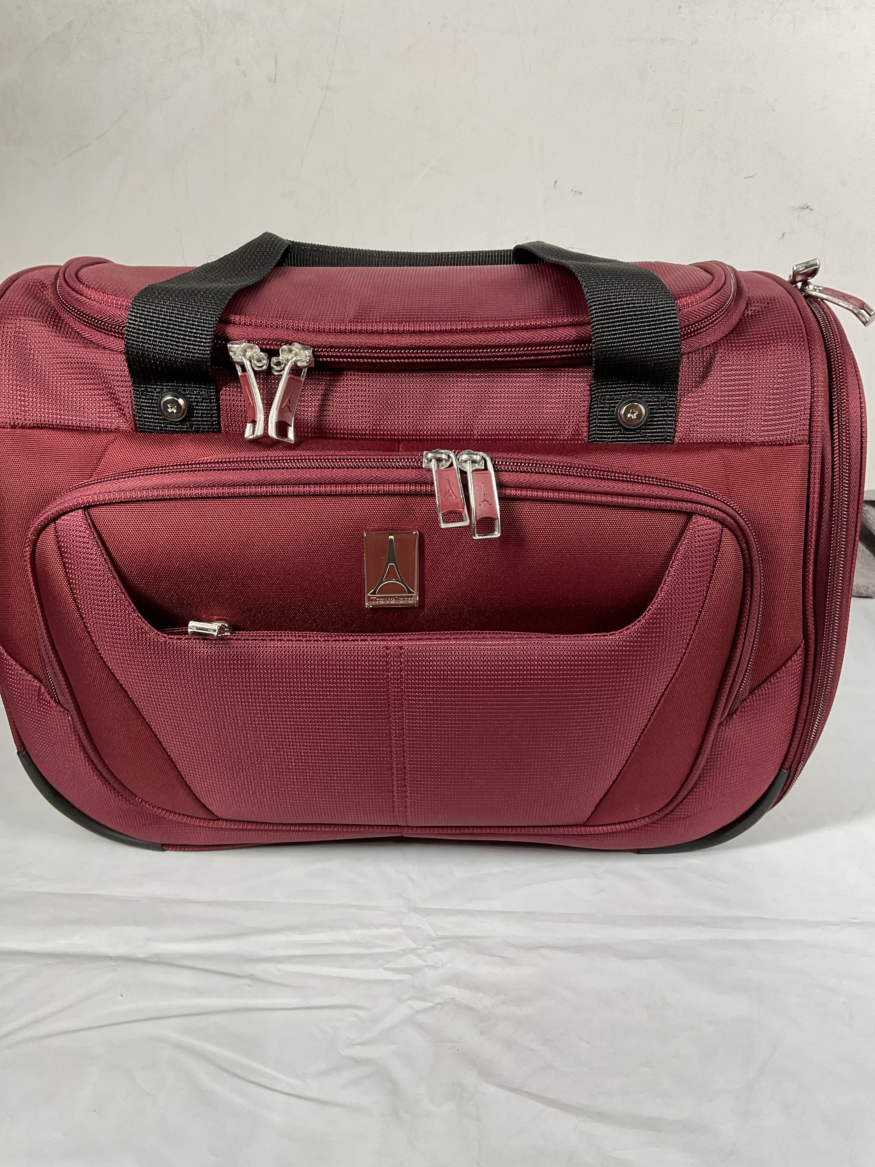 Travelpro Maxlite 5 Softside Lightweight Underseat Carry-On Travel Tote, Overnight Weekender Bag, Men and Women ( Burgundy , 18-Inch ) Burgundy 18 Inch U19