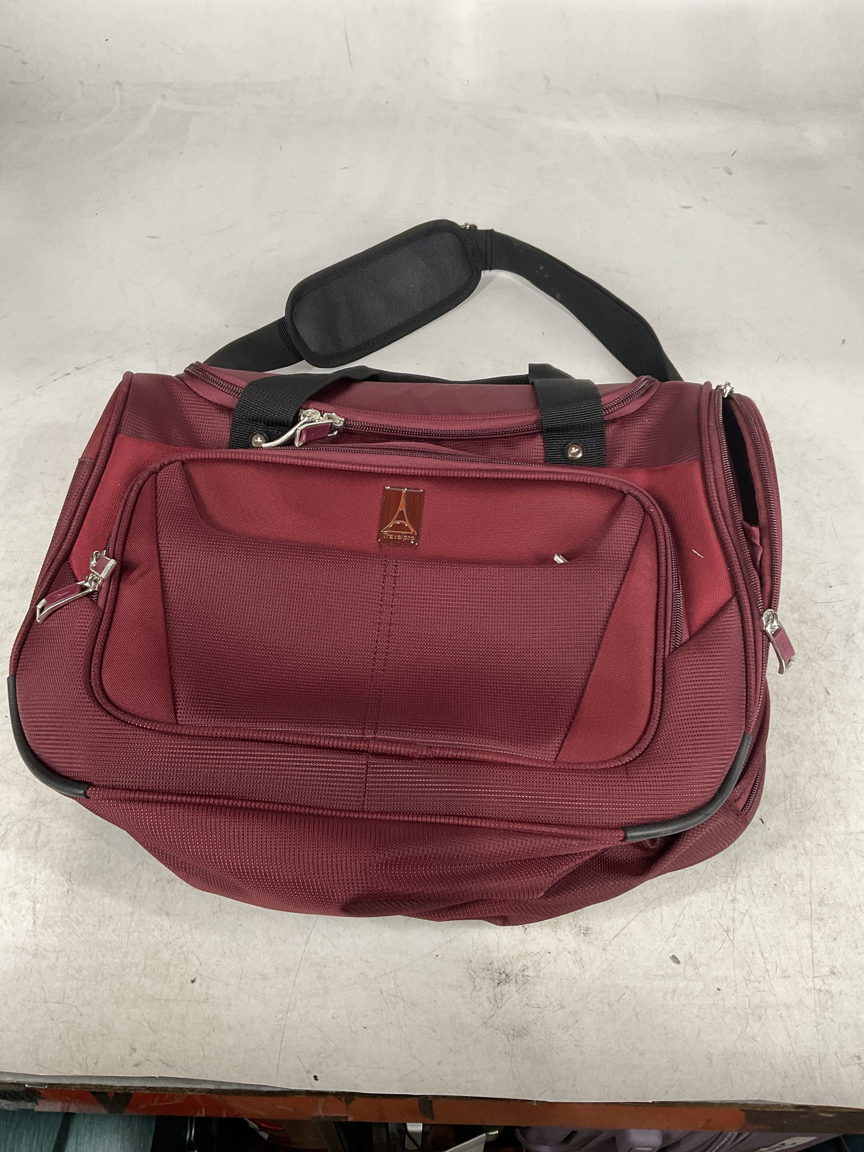 Travelpro Maxlite 5 Softside Lightweight Underseat Carry-On Travel Tote, Overnight Weekender Bag, Men and Women Burgundy 18 Inch U2