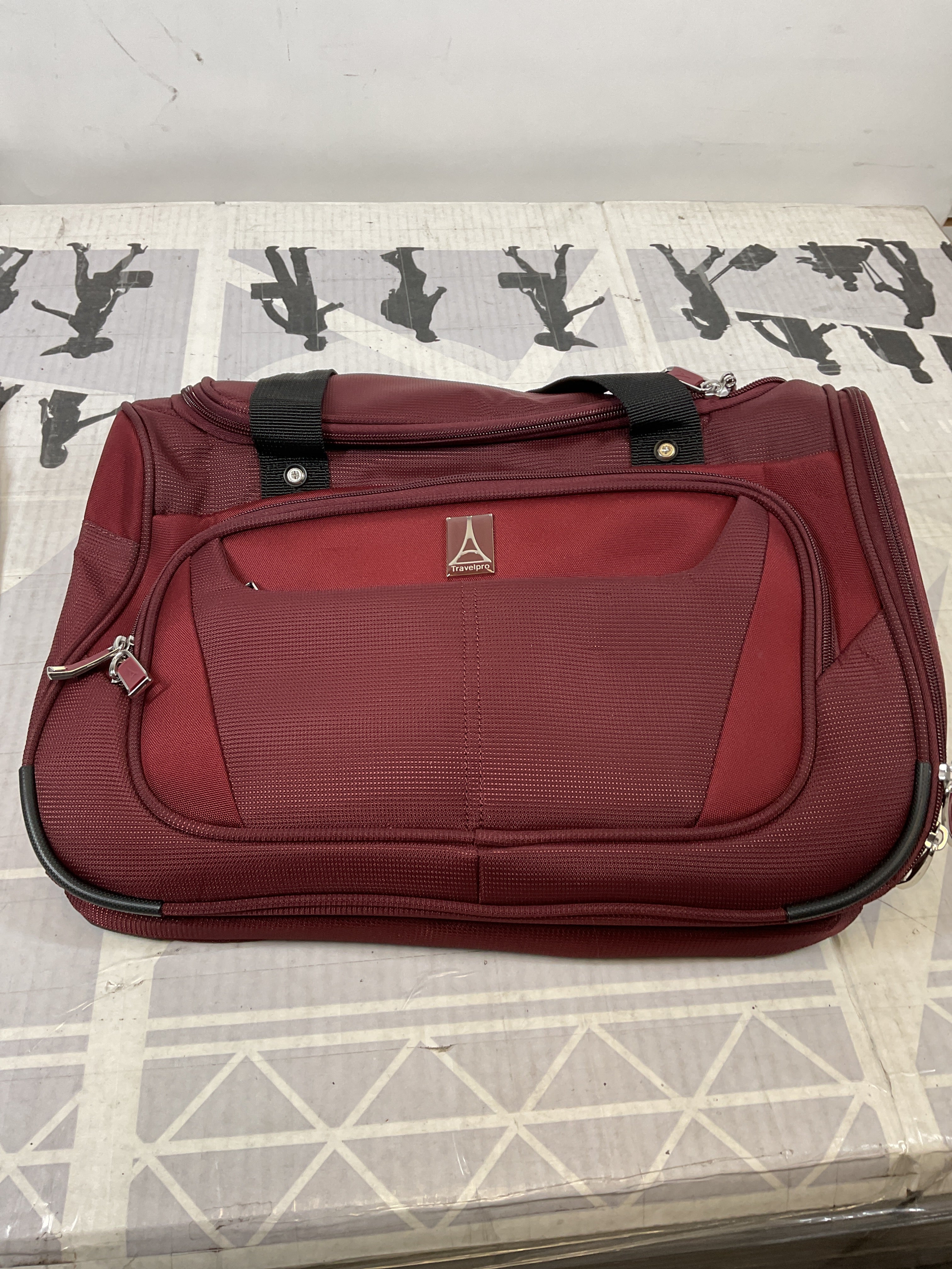 Travelpro Maxlite 5 Softside Lightweight Underseat Carry-On Travel Tote, Overnight Weekender Bag, Men and Women ( Burgundy , 18-Inch ) Burgundy 18 Inch U20