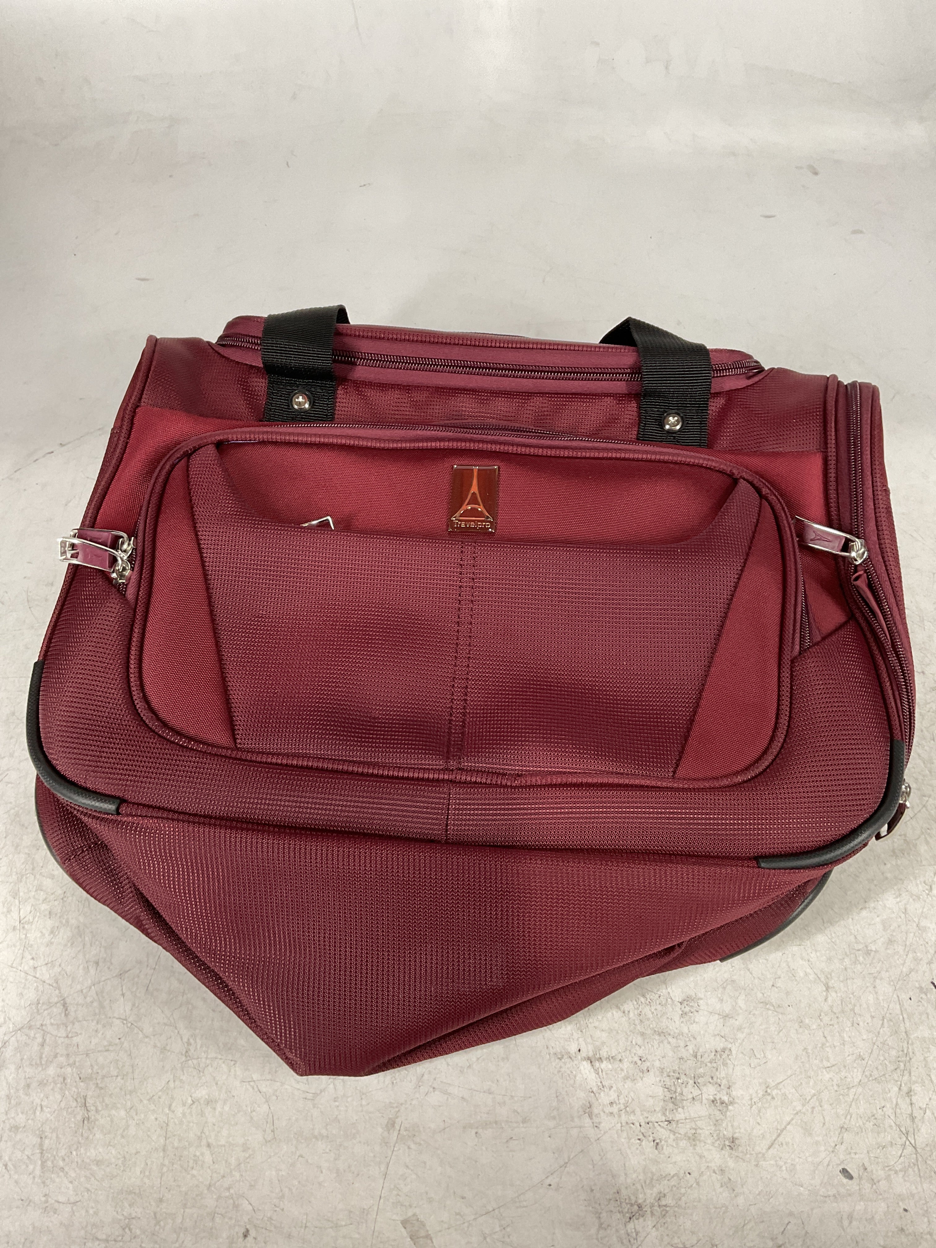 Travelpro Maxlite 5 Softside Lightweight Underseat Carry-On Travel Tote, Overnight Weekender Bag, Men and Women Burgundy 18 Inch U4