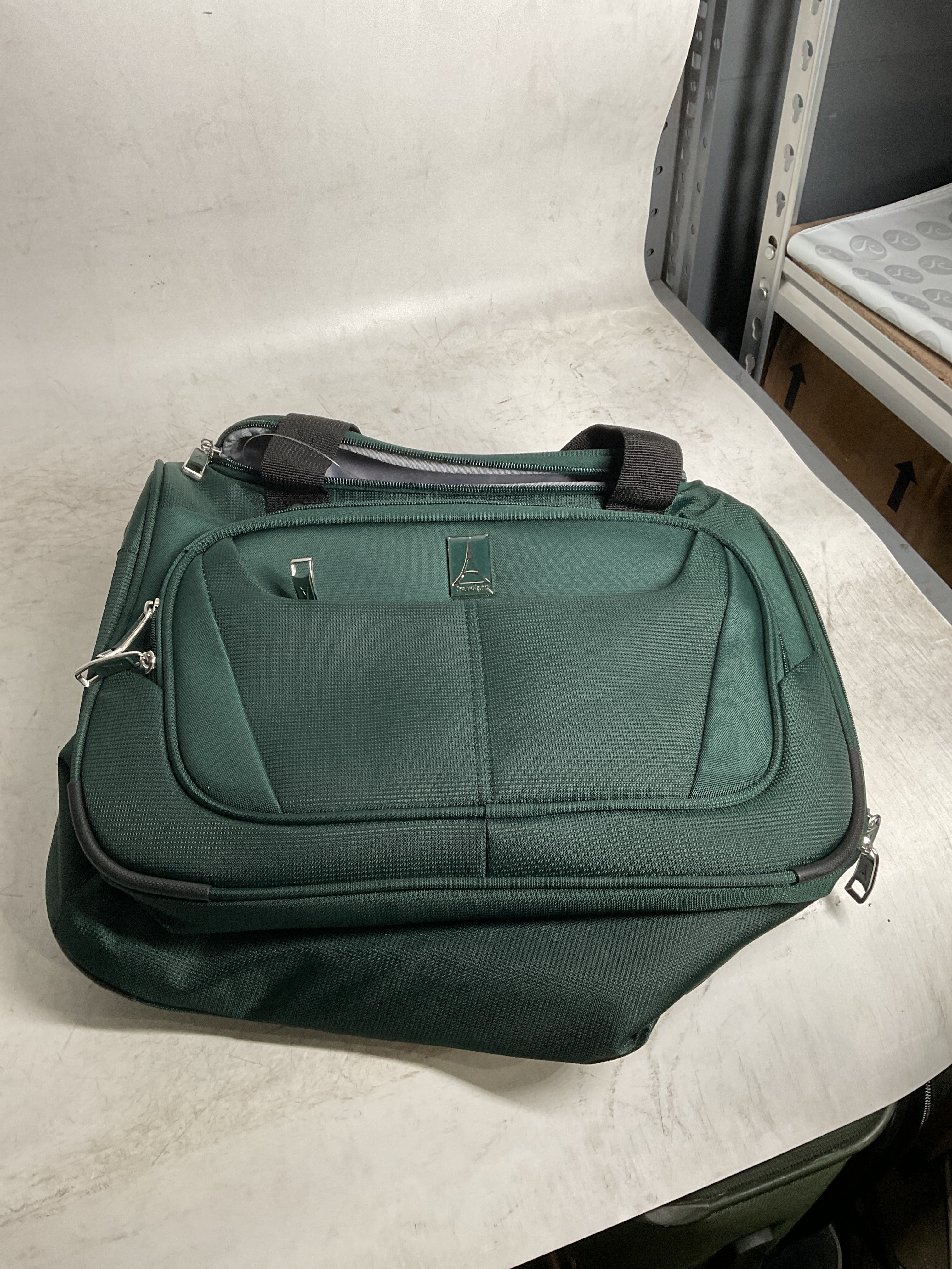 Travelpro Maxlite 5 Softside Lightweight Underseat Carry-On Travel Tote, Overnight Weekender Bag, Men and Women ( Forest Green , 18-Inch ) Forest Green 18 Inch U1