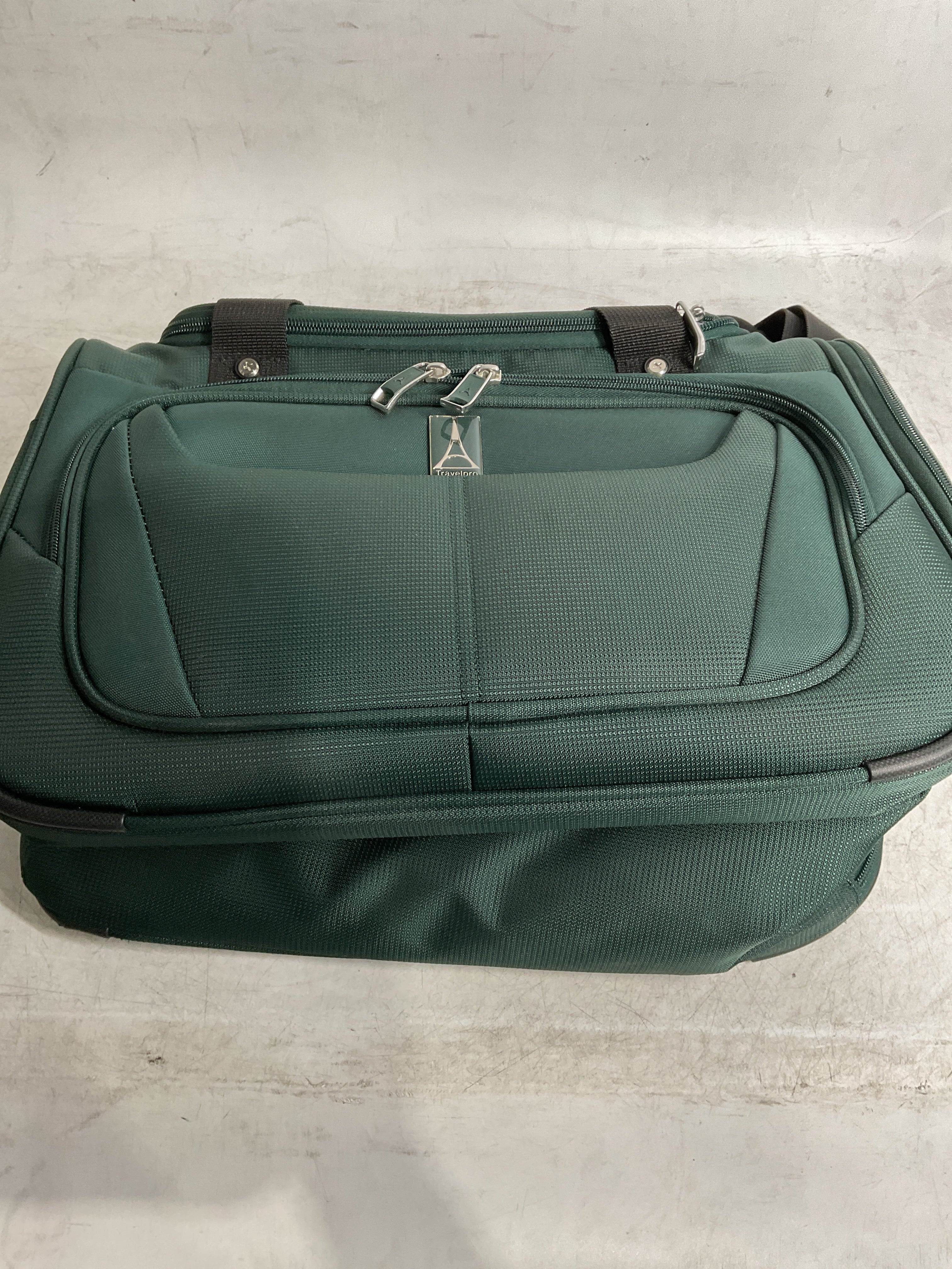 Travelpro Maxlite 5 Softside Lightweight Underseat Carry-On Travel Tote, Overnight Weekender Bag, Men and Women ( Forest Green , 18-Inch ) Forest Green 18 Inch U2