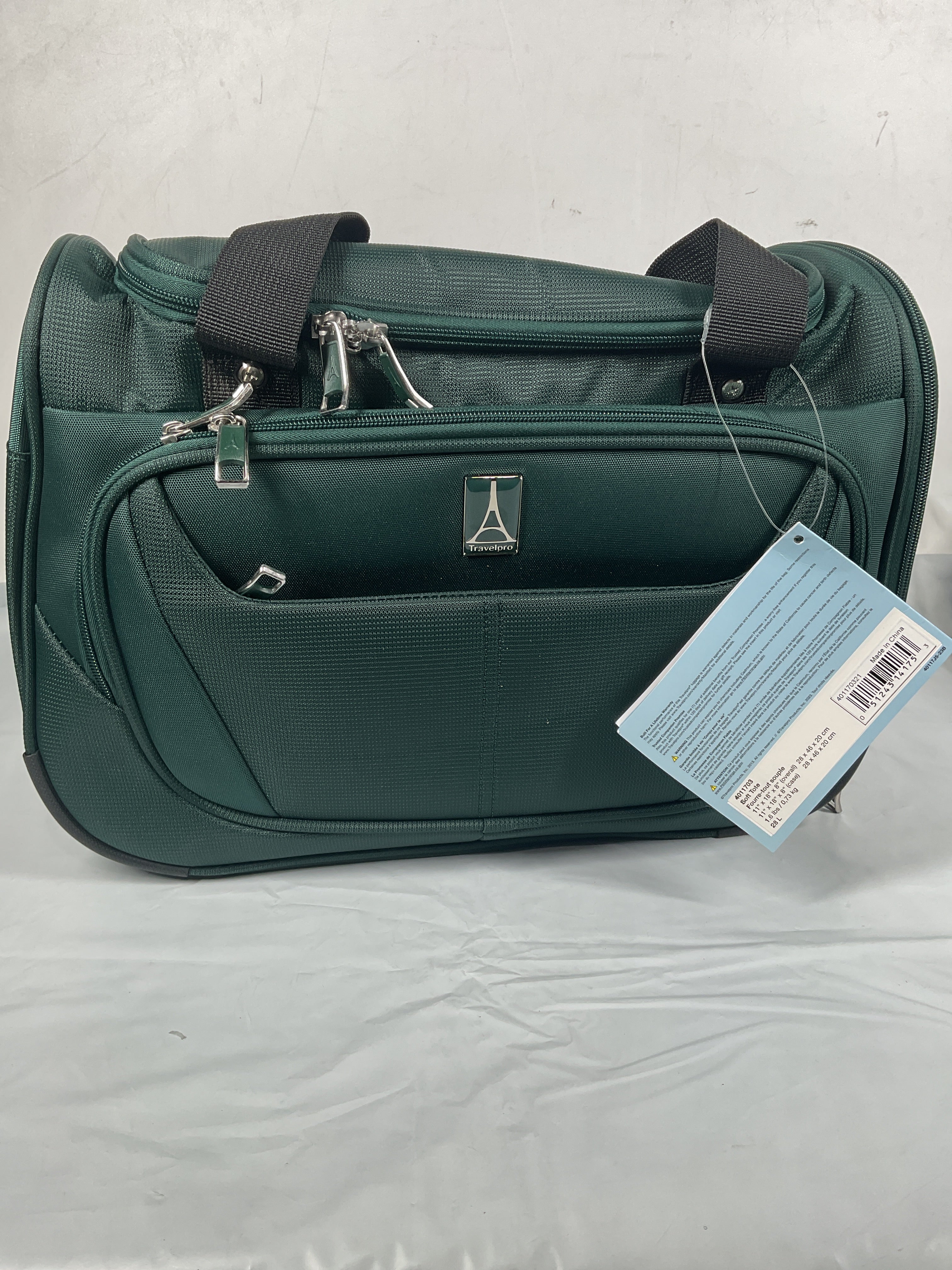 Travelpro Maxlite 5 Softside Lightweight Underseat Carry-On Travel Tote, Overnight Weekender Bag, Men and Women ( Forest Green , 18-Inch ) Forest Green 18 Inch U3