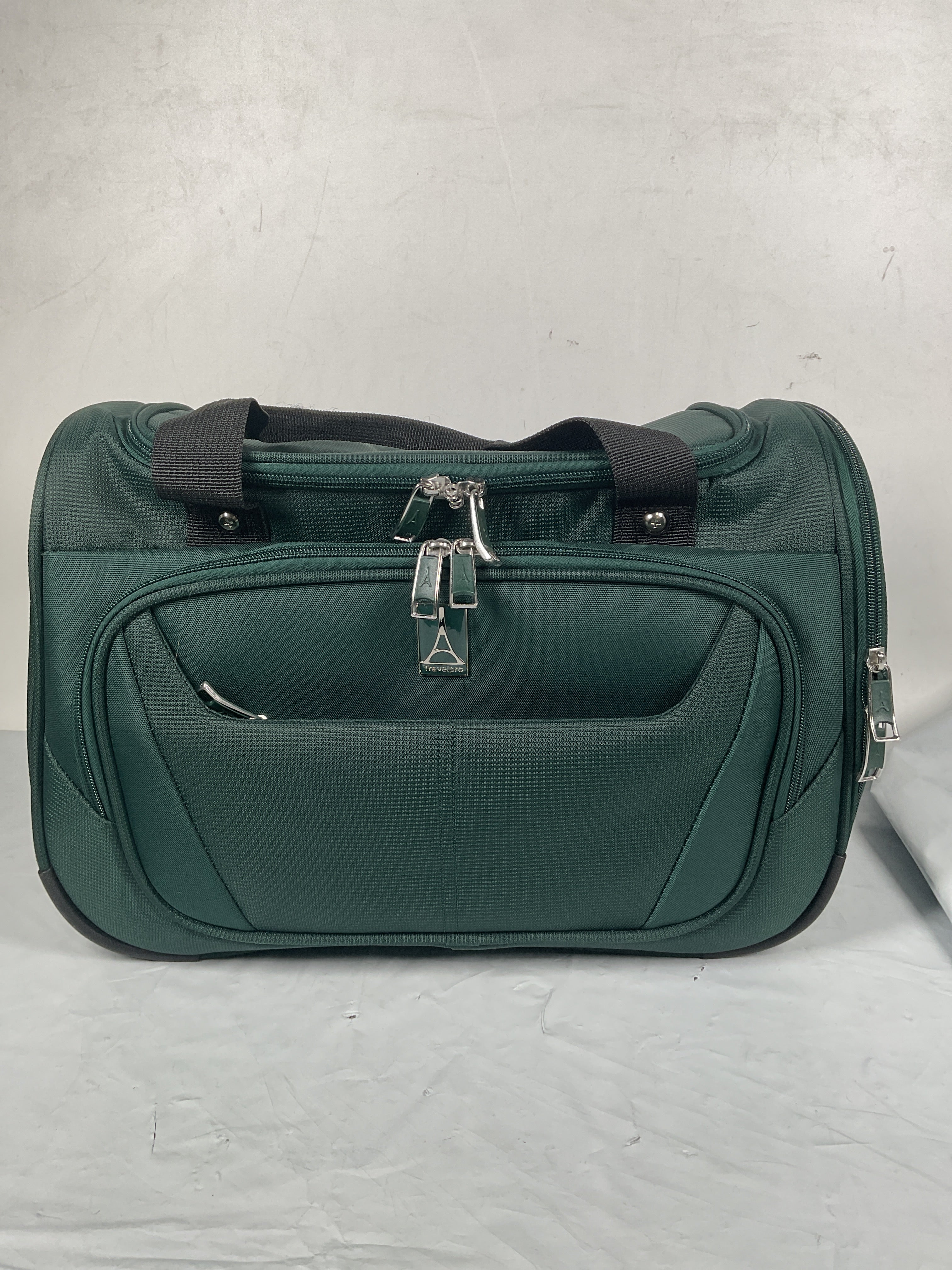 Travelpro Maxlite 5 Softside Lightweight Underseat Carry-On Travel Tote, Overnight Weekender Bag, Men and Women ( Forest Green , 18-Inch ) Forest Green 18 Inch U4