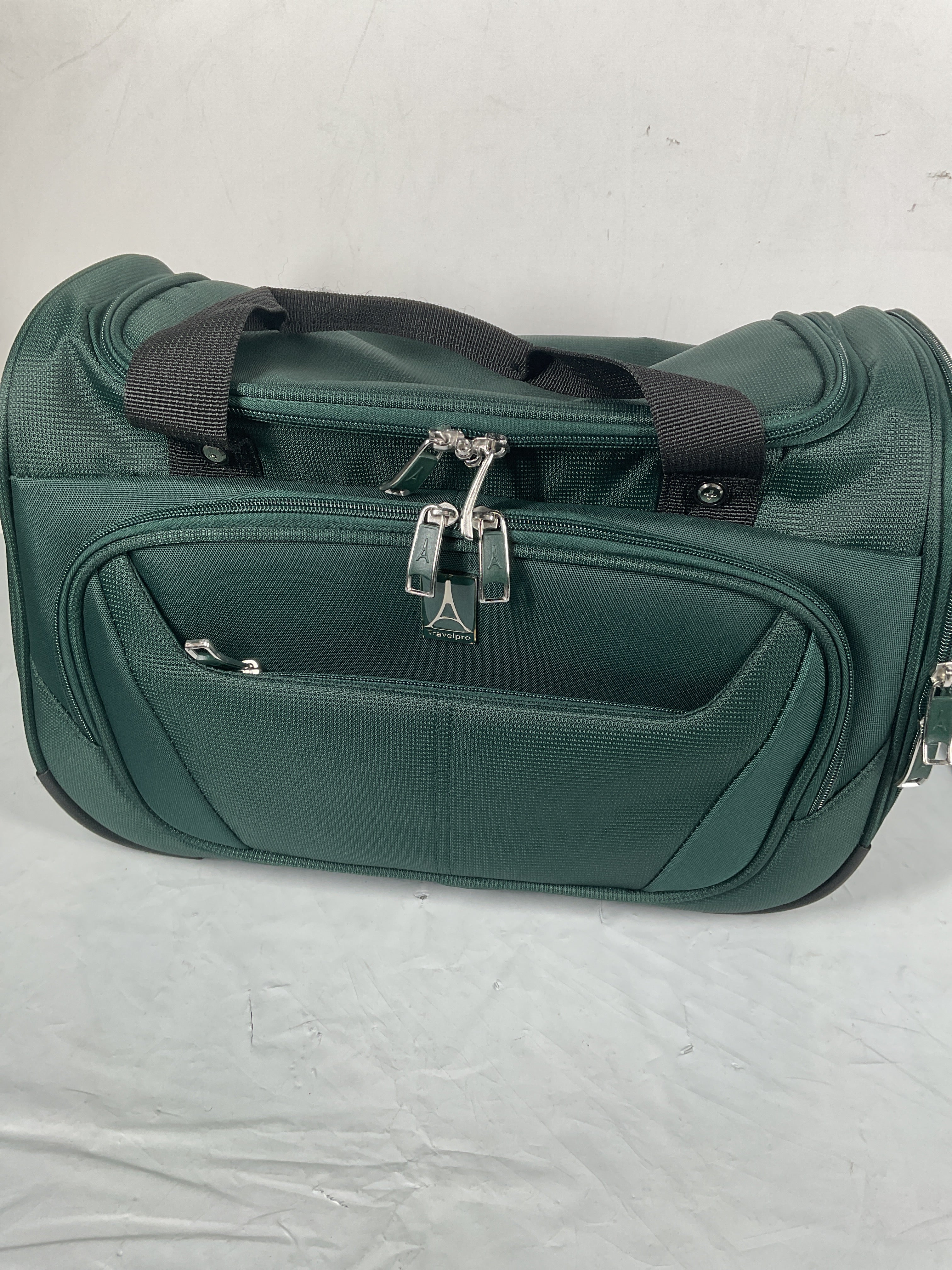 Travelpro Maxlite 5 Softside Lightweight Underseat Carry-On Travel Tote, Overnight Weekender Bag, Men and Women ( Forest Green , 18-Inch ) Forest Green 18 Inch U4