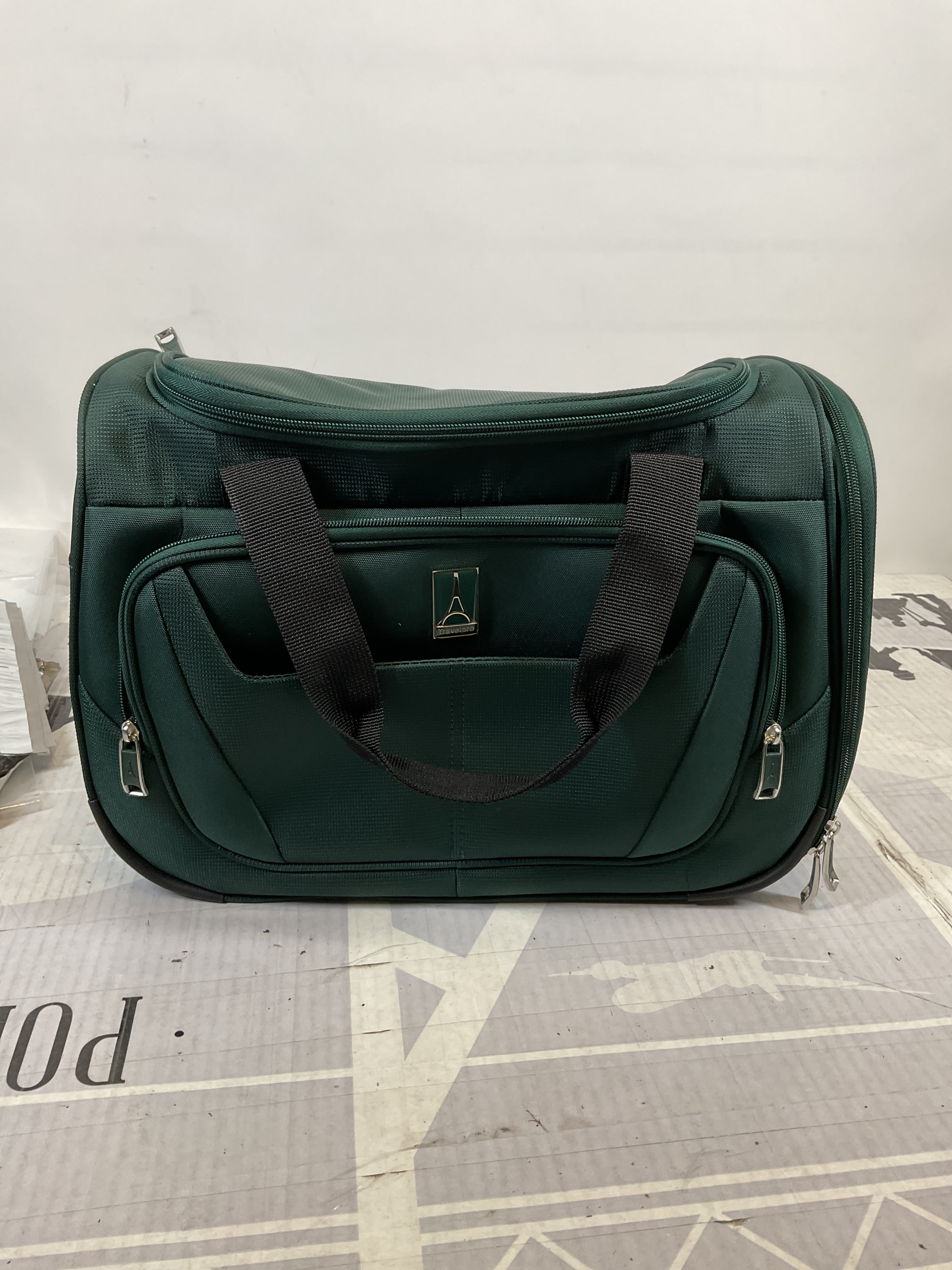 Travelpro Maxlite 5 Softside Lightweight Underseat Carry-On Travel Tote, Overnight Weekender Bag, Men and Women ( Forest Green , 18-Inch ) Forest Green 18 Inch U5