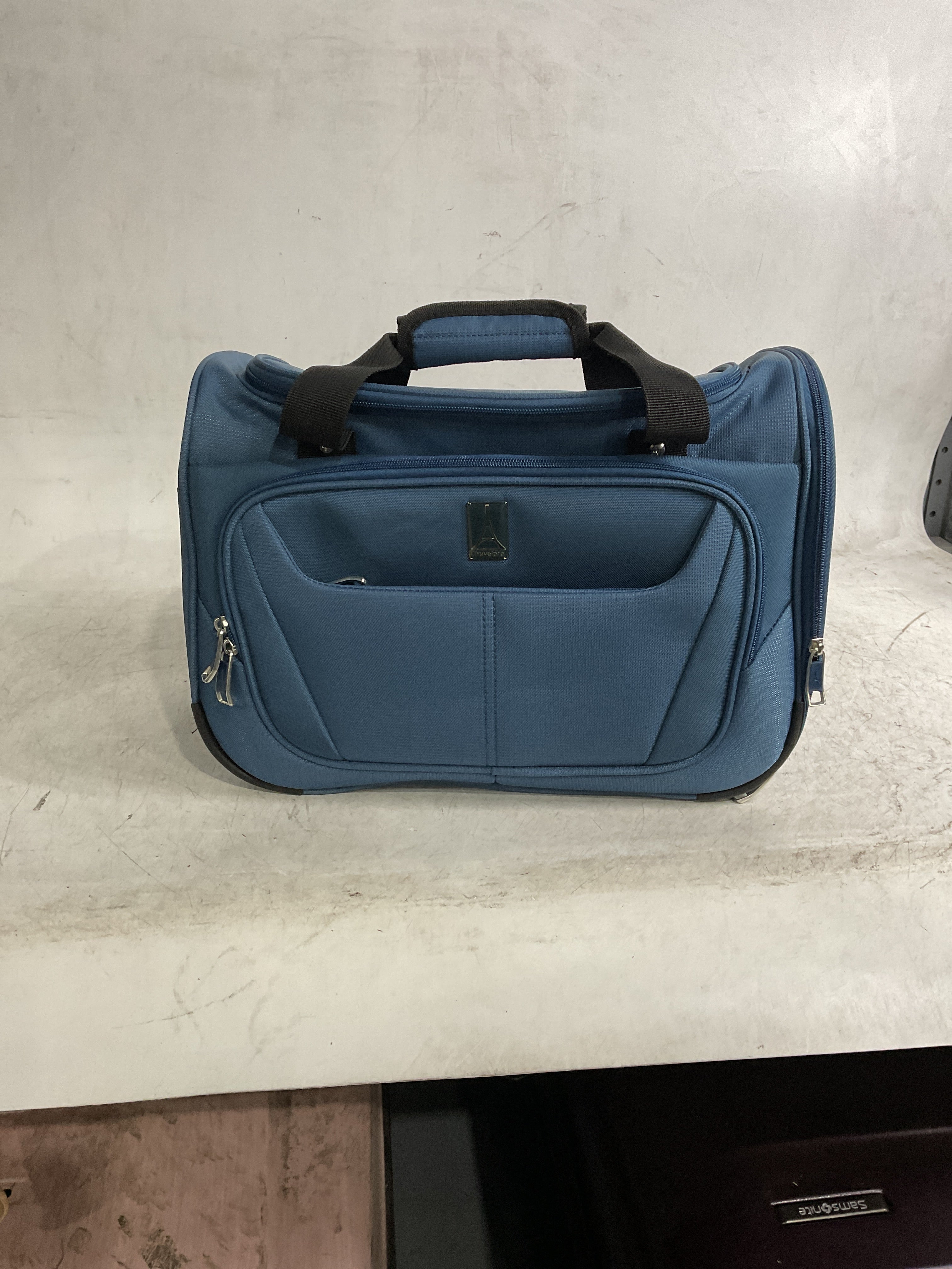 Travelpro Maxlite 5 Softside Lightweight Underseat Carry-On Travel Tote, Overnight Weekender Bag, Men and Women ( Ensign Blue , 18-Inch ) Ensign Blue 18 Inch U11
