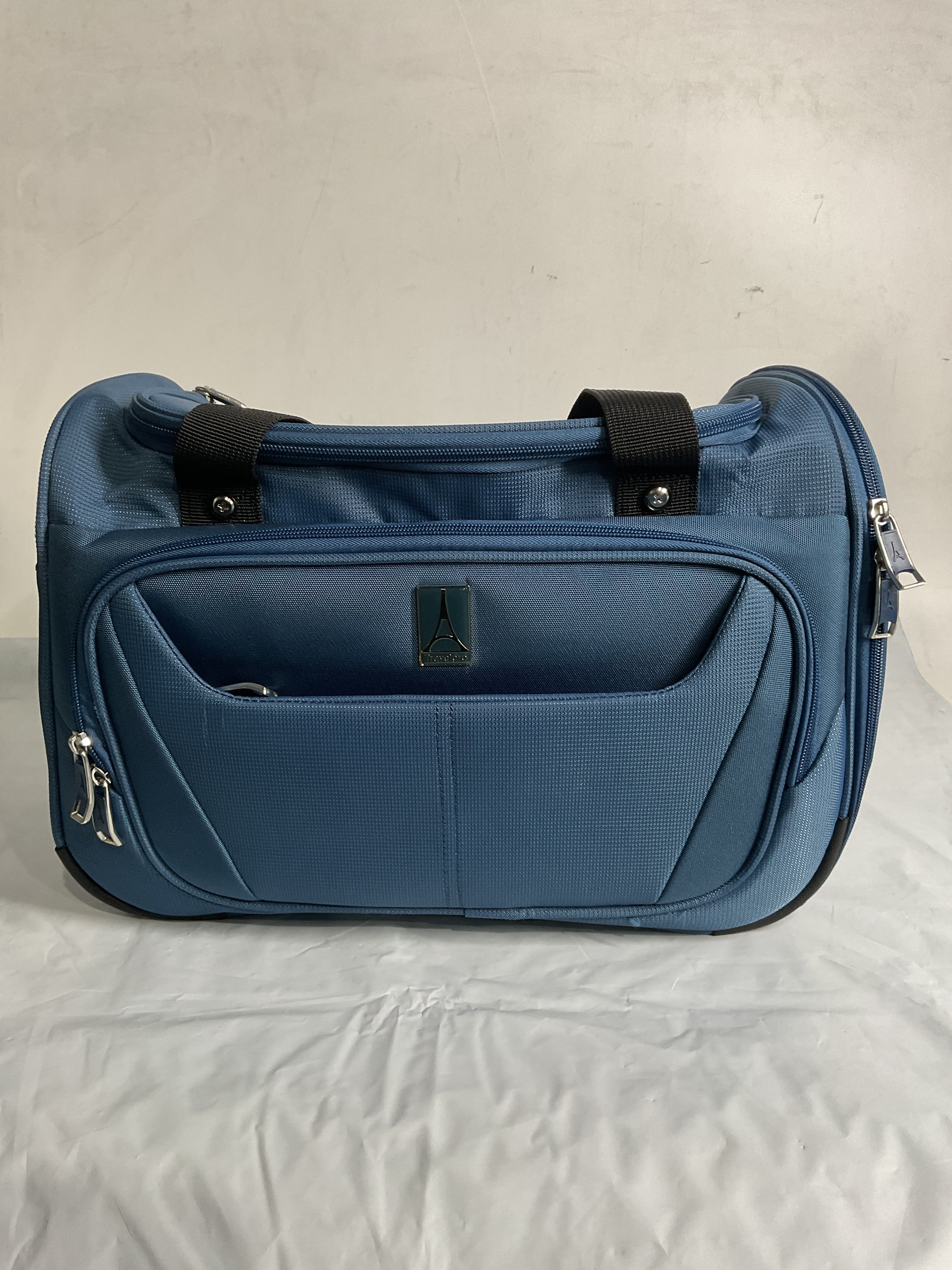 Travelpro Maxlite 5 Softside Lightweight Underseat Carry-On Travel Tote, Overnight Weekender Bag, Men and Women ( Ensign Blue , 18-Inch ) Ensign Blue 18 Inch U13