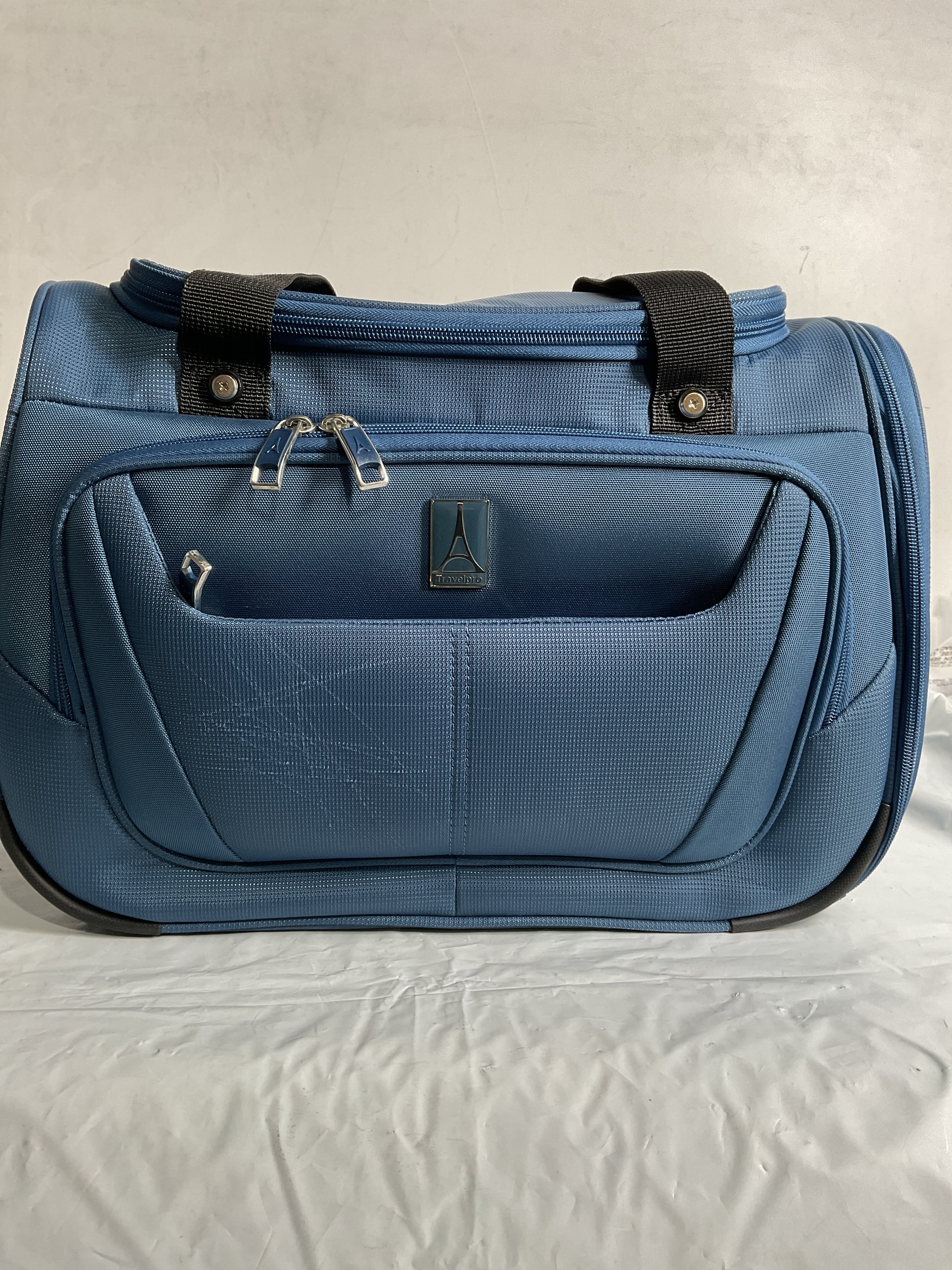 Travelpro Maxlite 5 Softside Lightweight Underseat Carry-On Travel Tote, Overnight Weekender Bag, Men and Women ( Ensign Blue , 18-Inch ) Ensign Blue 18 Inch U14