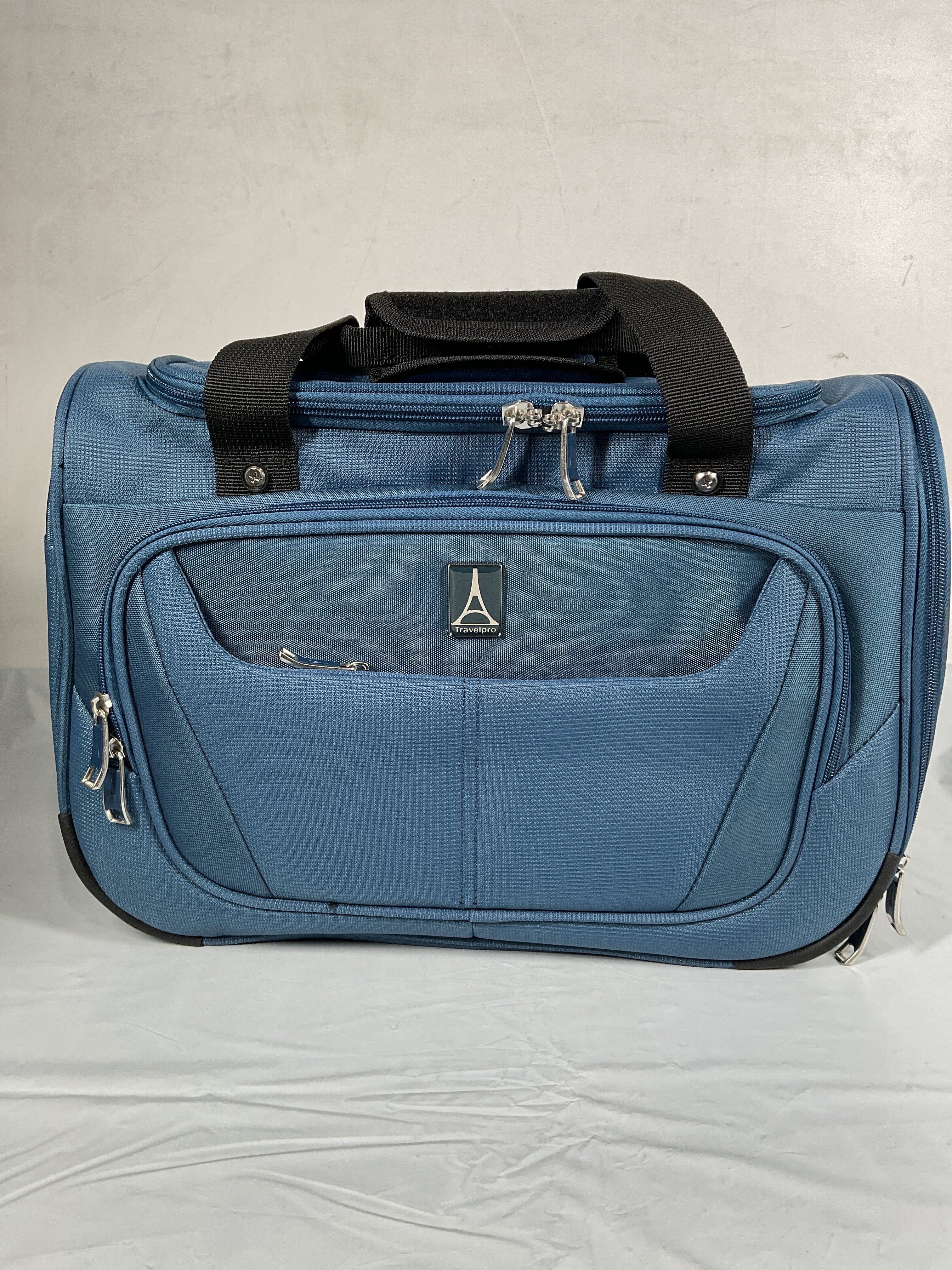 Travelpro Maxlite 5 Softside Lightweight Underseat Carry-On Travel Tote, Overnight Weekender Bag, Men and Women ( Ensign Blue , 18-Inch ) Ensign Blue 18 Inch U15