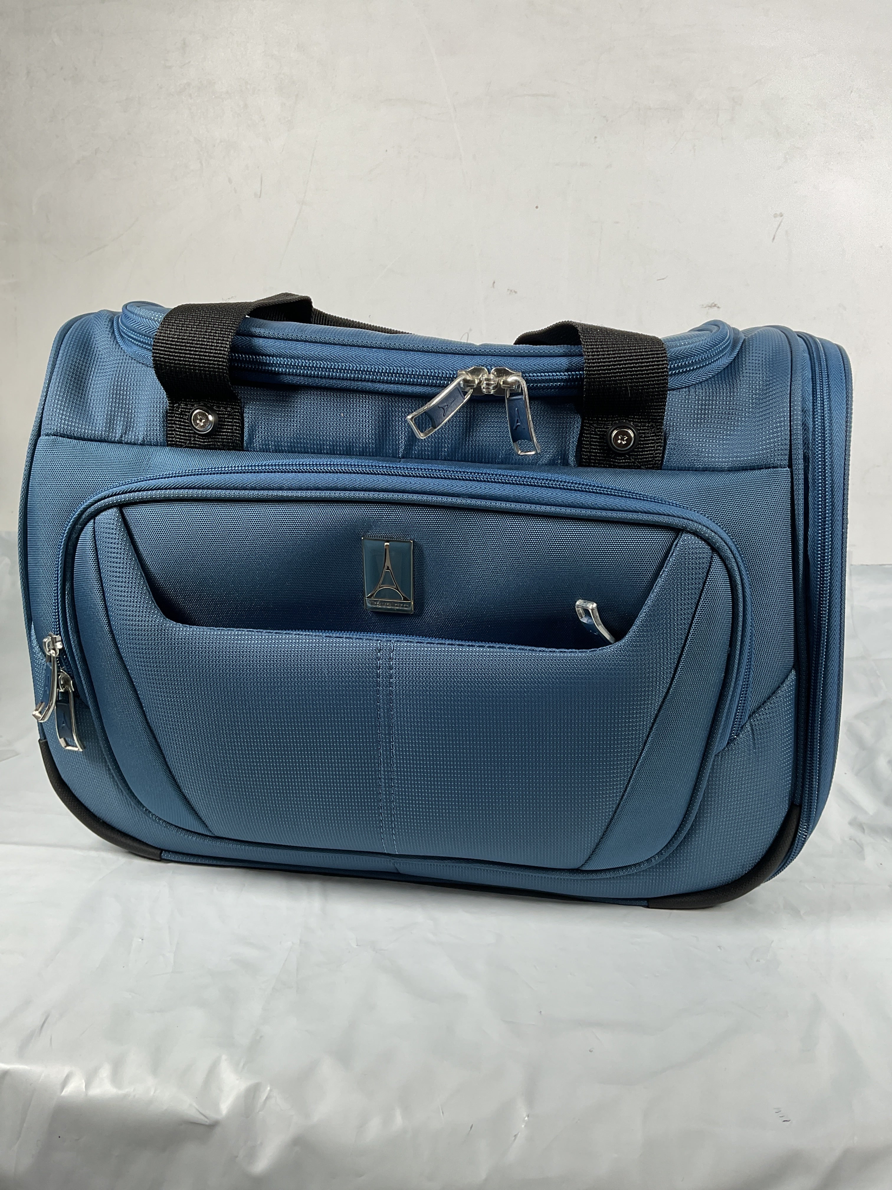 Travelpro Maxlite 5 Softside Lightweight Underseat Carry-On Travel Tote, Overnight Weekender Bag, Men and Women ( Ensign Blue , 18-Inch ) Ensign Blue 18 Inch U16