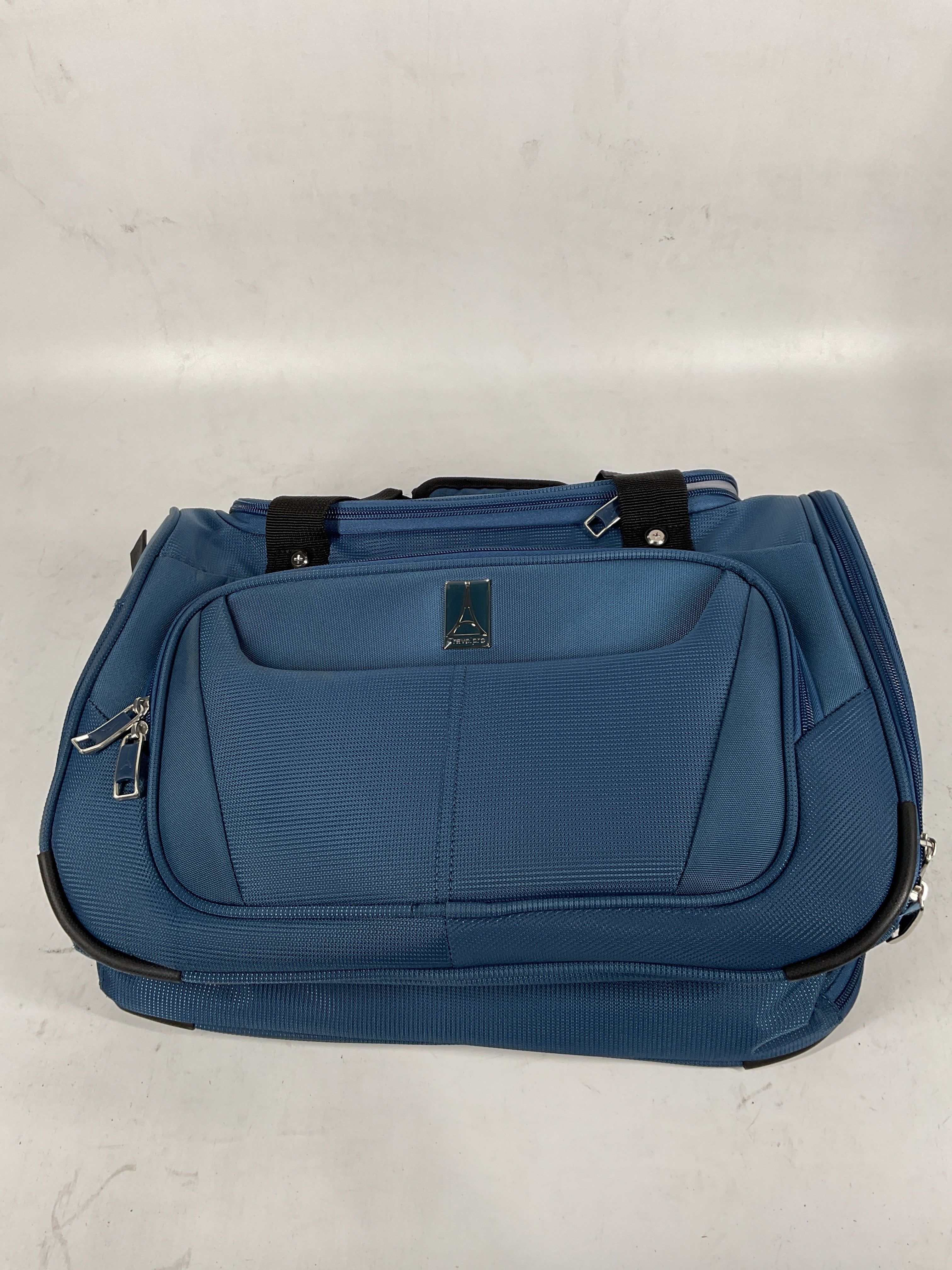 Travelpro Maxlite 5 Softside Lightweight Underseat Carry-On Travel Tote, Overnight Weekender Bag, Men and Women Ensign Blue 18 Inch U4