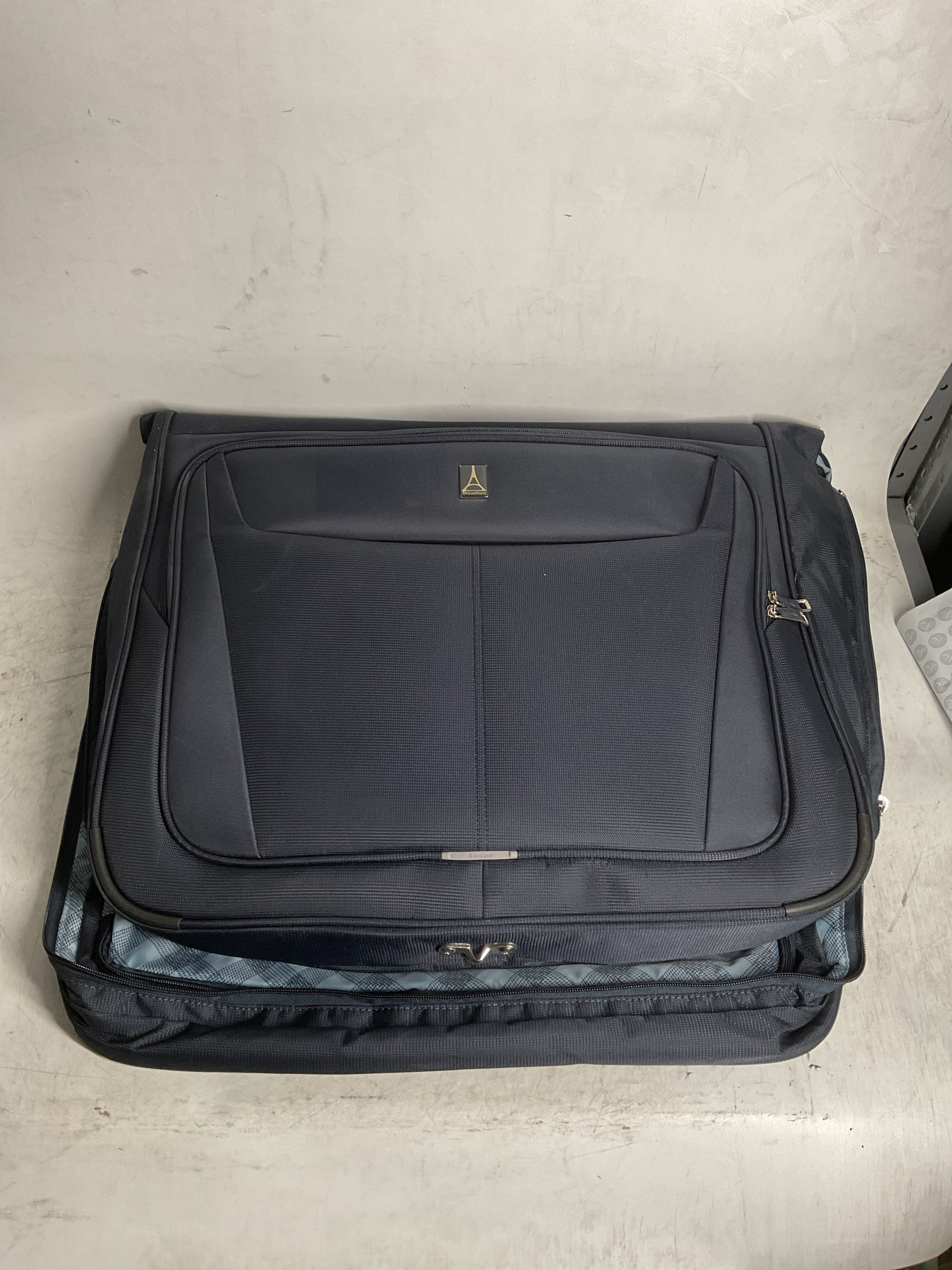 Travelpro Maxlite 5 Softside Lightweight Bi-Fold Carry-on Garment Bag, Men and Women ( Midnight Blue , 22-Inch ) Midnight Blue 22 Inch U5