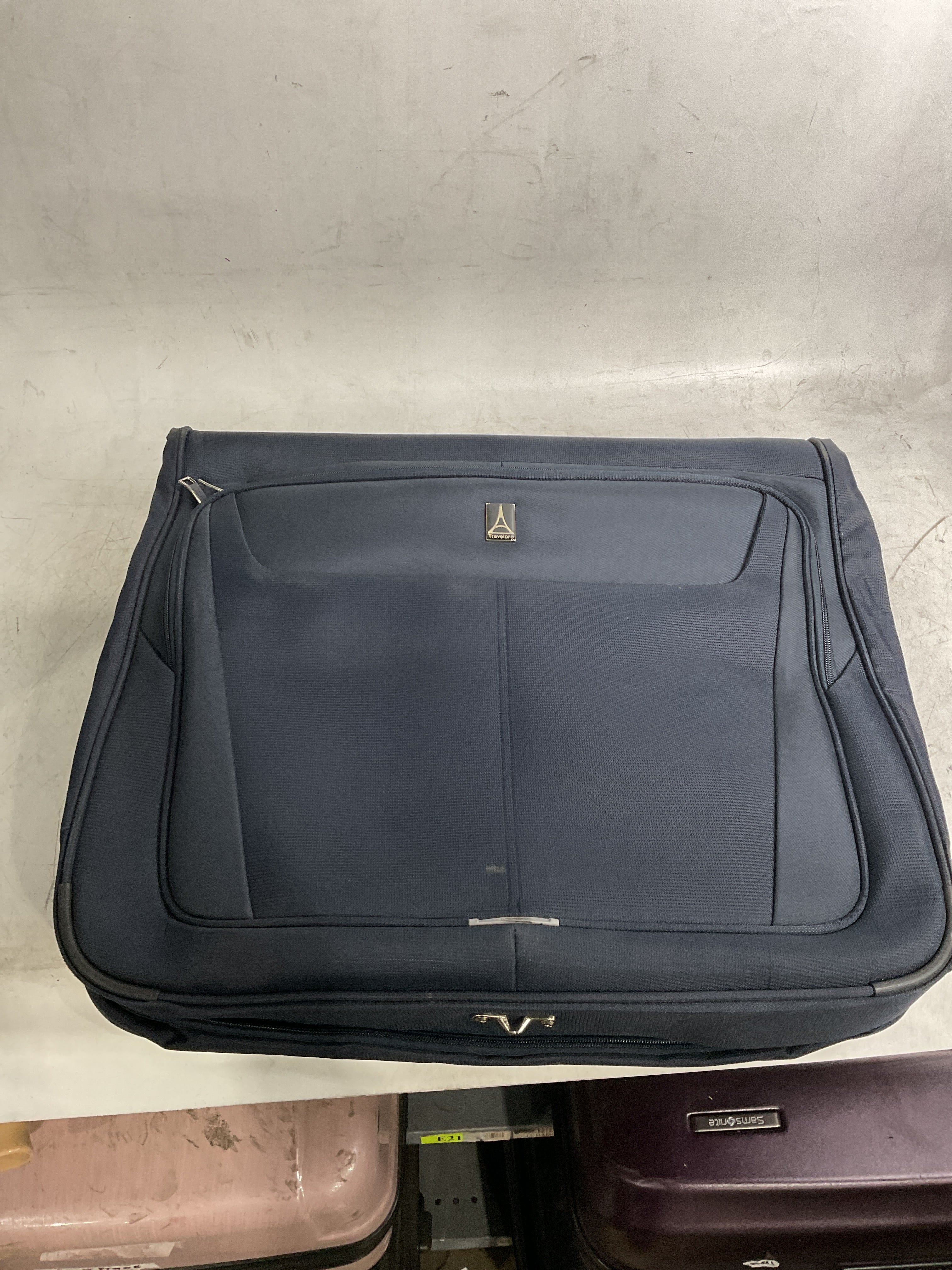 Travelpro Maxlite 5 Softside Lightweight Bi-Fold Carry-on Garment Bag, Men and Women ( Midnight Blue , 22-Inch ) Midnight Blue 22 Inch U6