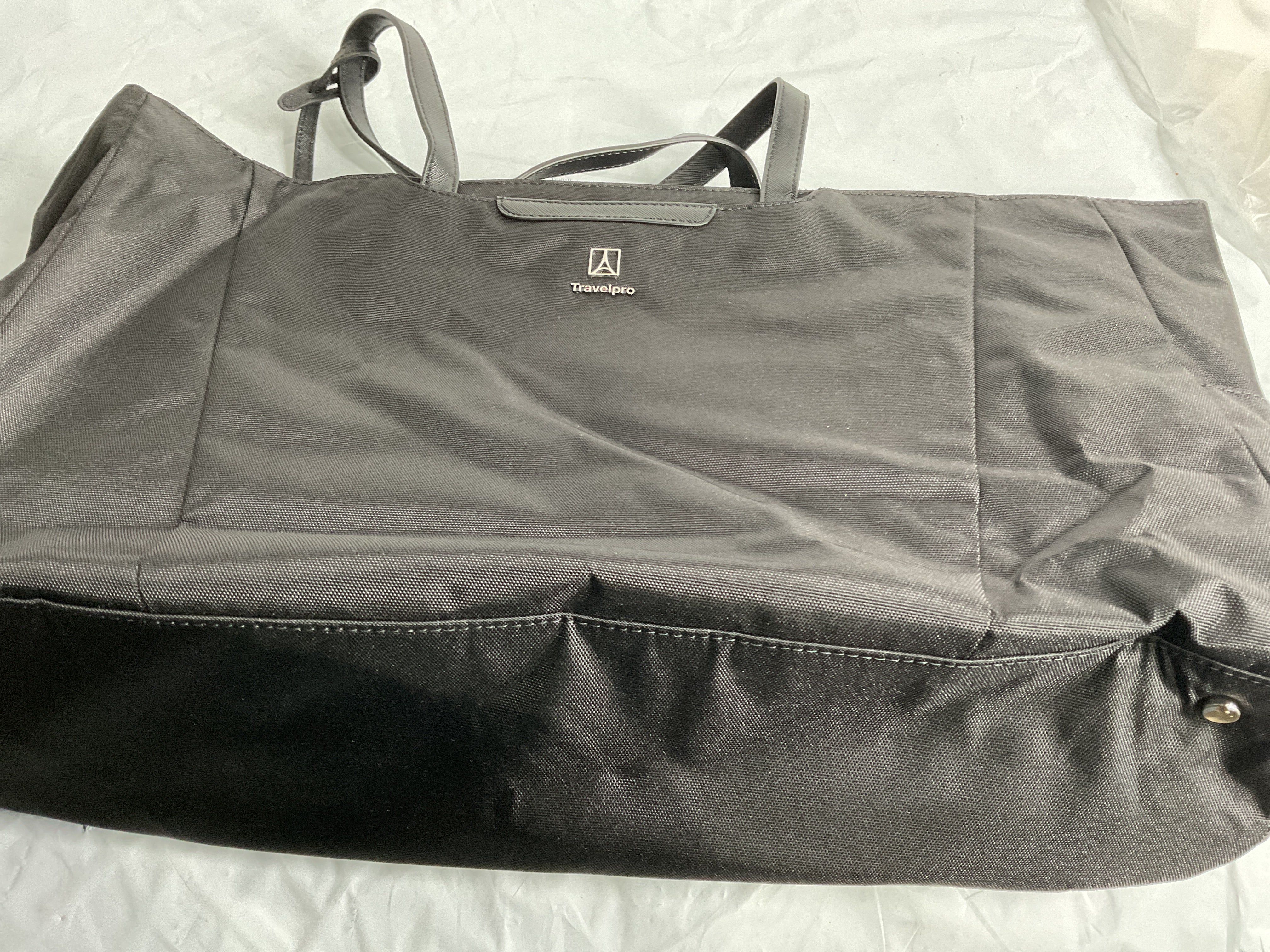 Travelpro Women's Maxlite 5 Laptop Carry-On Travel Tote Bag ( Black , Carry-on 21-Inch ) Black Carry On 21 Inch U3