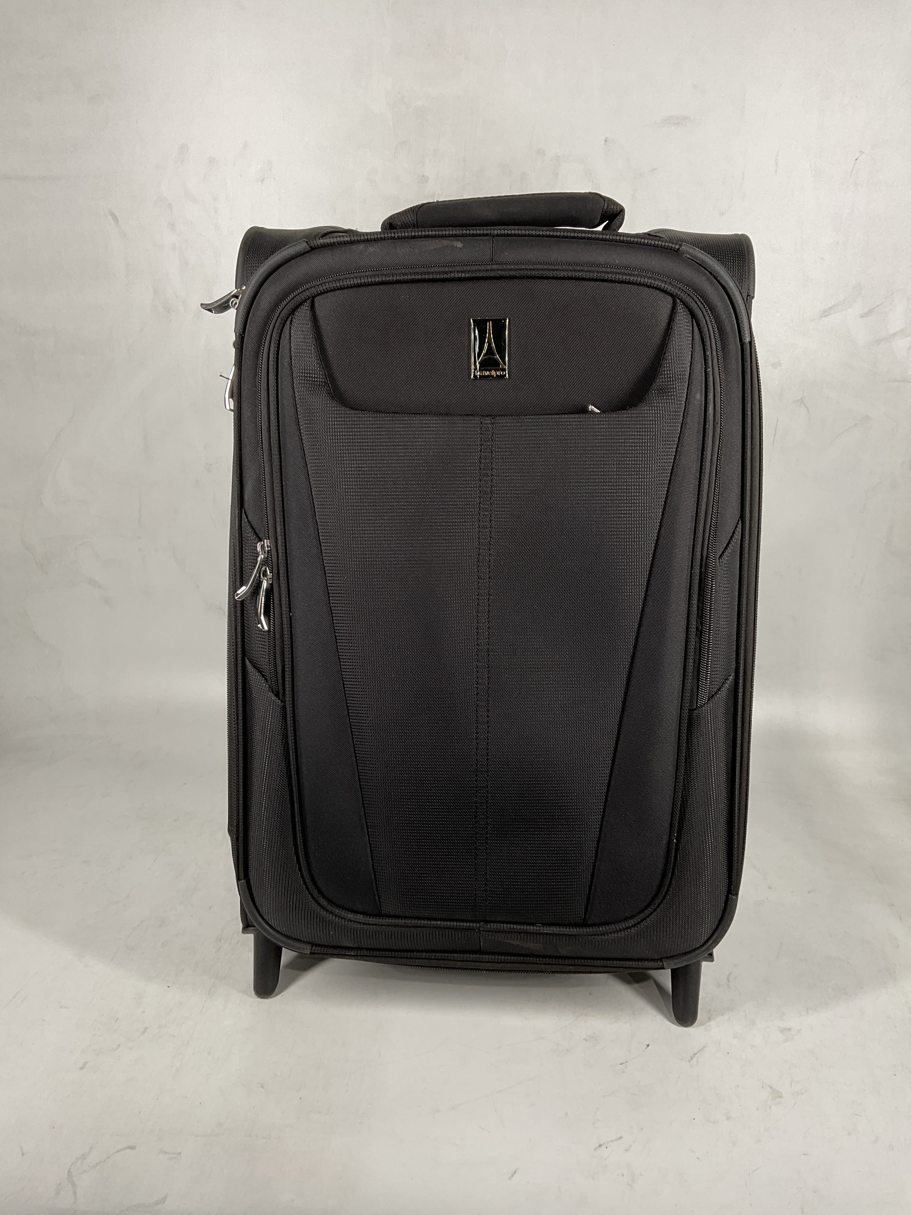 Travelpro Maxlite 5 Softside Expandable Upright 2 Wheel Luggage, Lightweight Suitcase, Men and Women Black Carry On 22 Inch U40