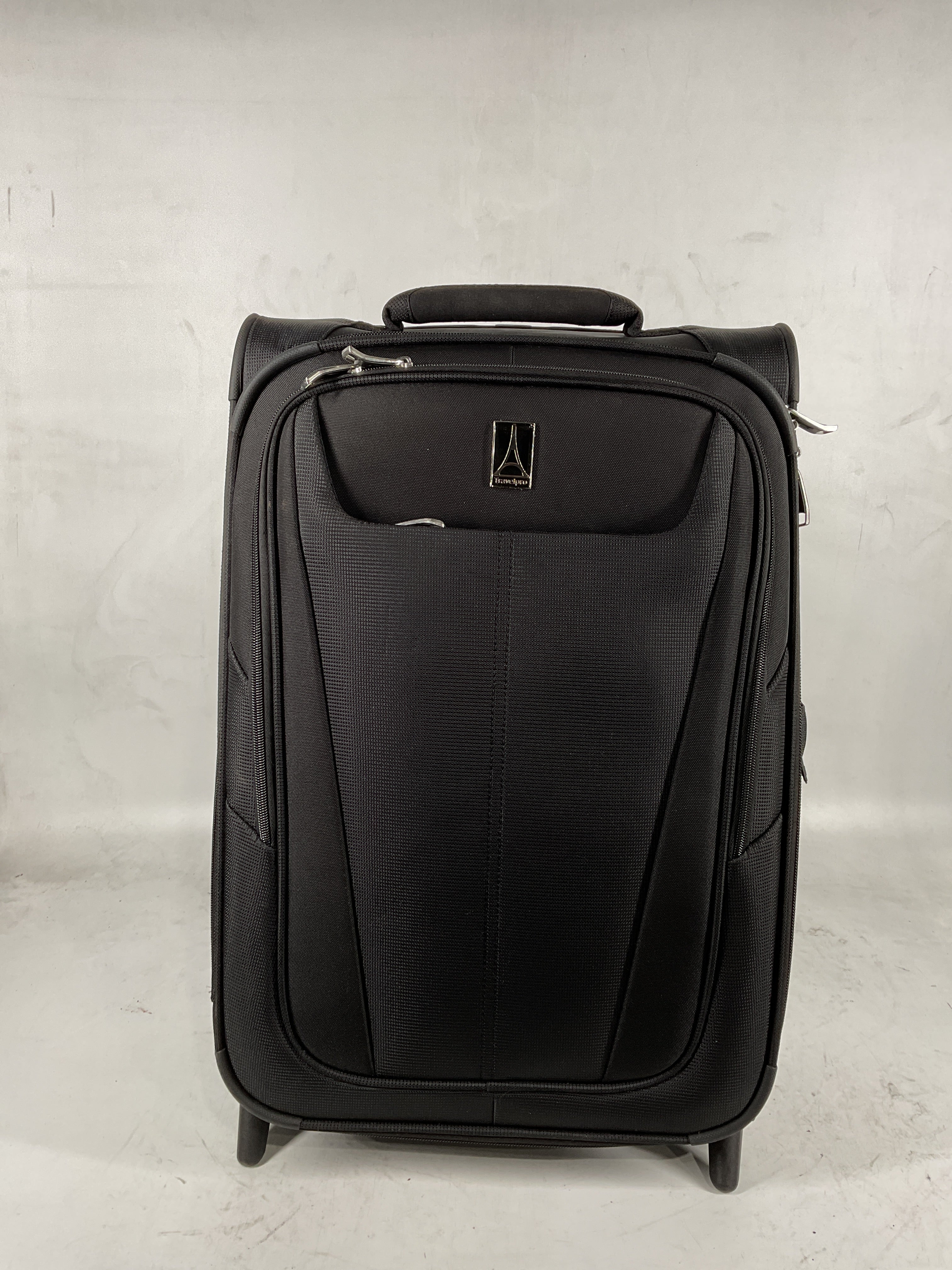 Travelpro Maxlite 5 Softside Expandable Upright 2 Wheel Luggage, Lightweight Suitcase, Men and Women Black Carry On 22 Inch U41