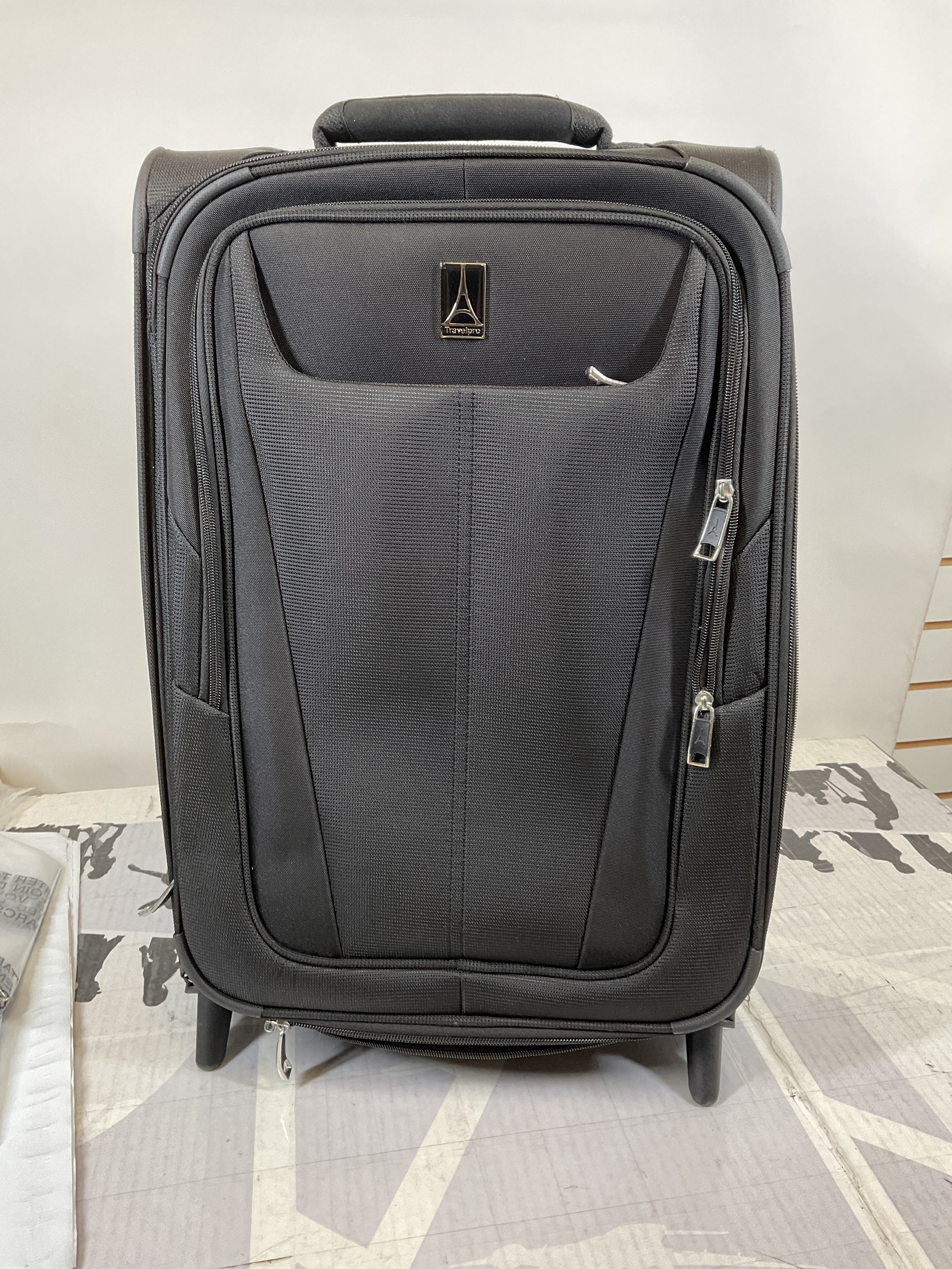 Travelpro Maxlite 5 Softside Expandable Upright 2 Wheel Luggage, Lightweight Suitcase, Men and Women ( Black , Carry-on 22-Inch ) Black Carry On 22 Inch U76