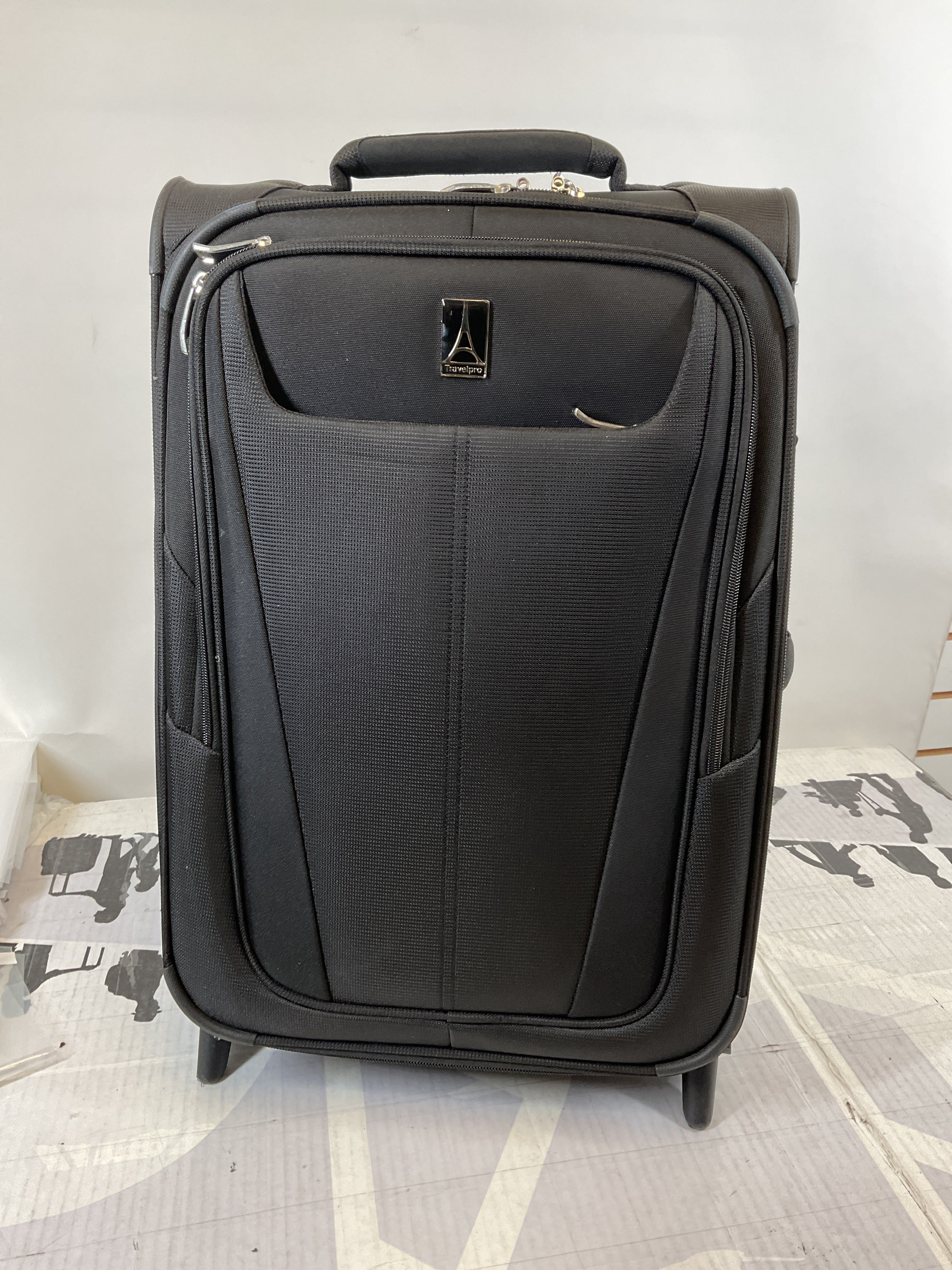 Travelpro Maxlite 5 Softside Expandable Upright 2 Wheel Luggage, Lightweight Suitcase, Men and Women ( Black , Carry-on 22-Inch ) Black Carry On 22 Inch U77