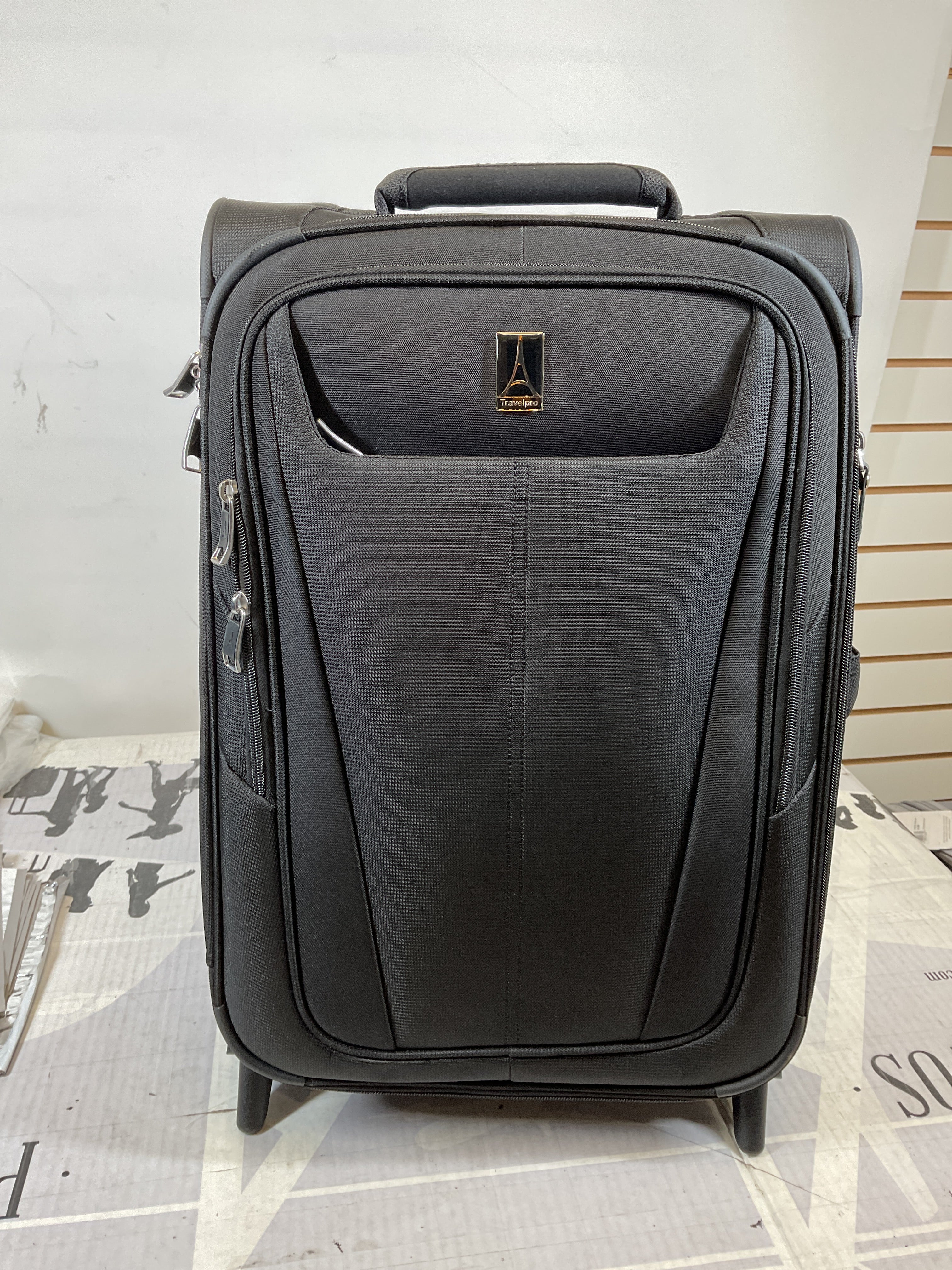 Travelpro Maxlite 5 Softside Expandable Upright 2 Wheel Luggage, Lightweight Suitcase, Men and Women ( Black , Carry-on 22-Inch ) Black Carry On 22 Inch U81