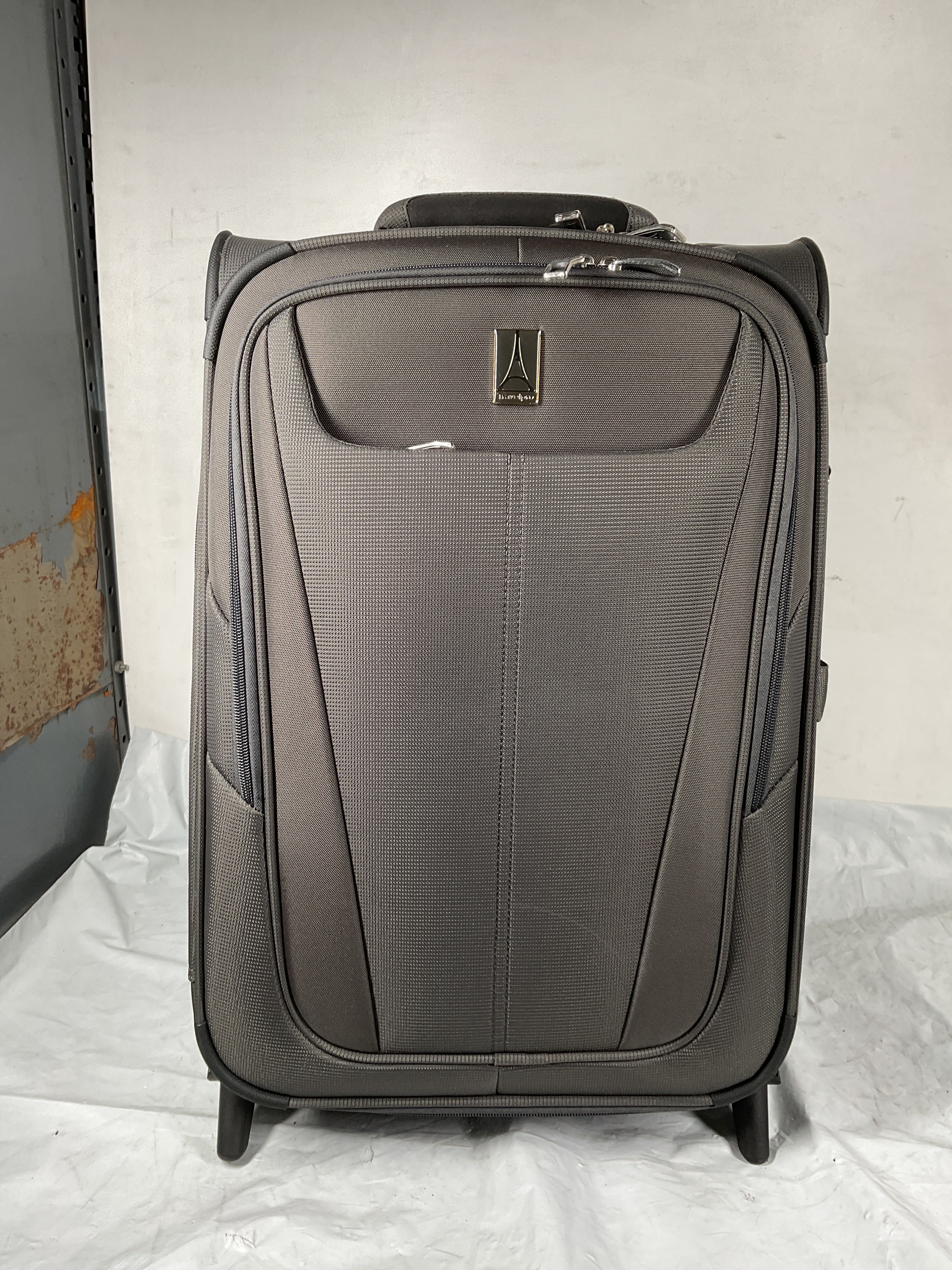Travelpro Maxlite 5 Softside Expandable Upright 2 Wheel Luggage, Lightweight Suitcase, Men and Women ( Shadow Grey , Carry-on 22-Inch ) Shadow Grey Carry On 22 Inch U24