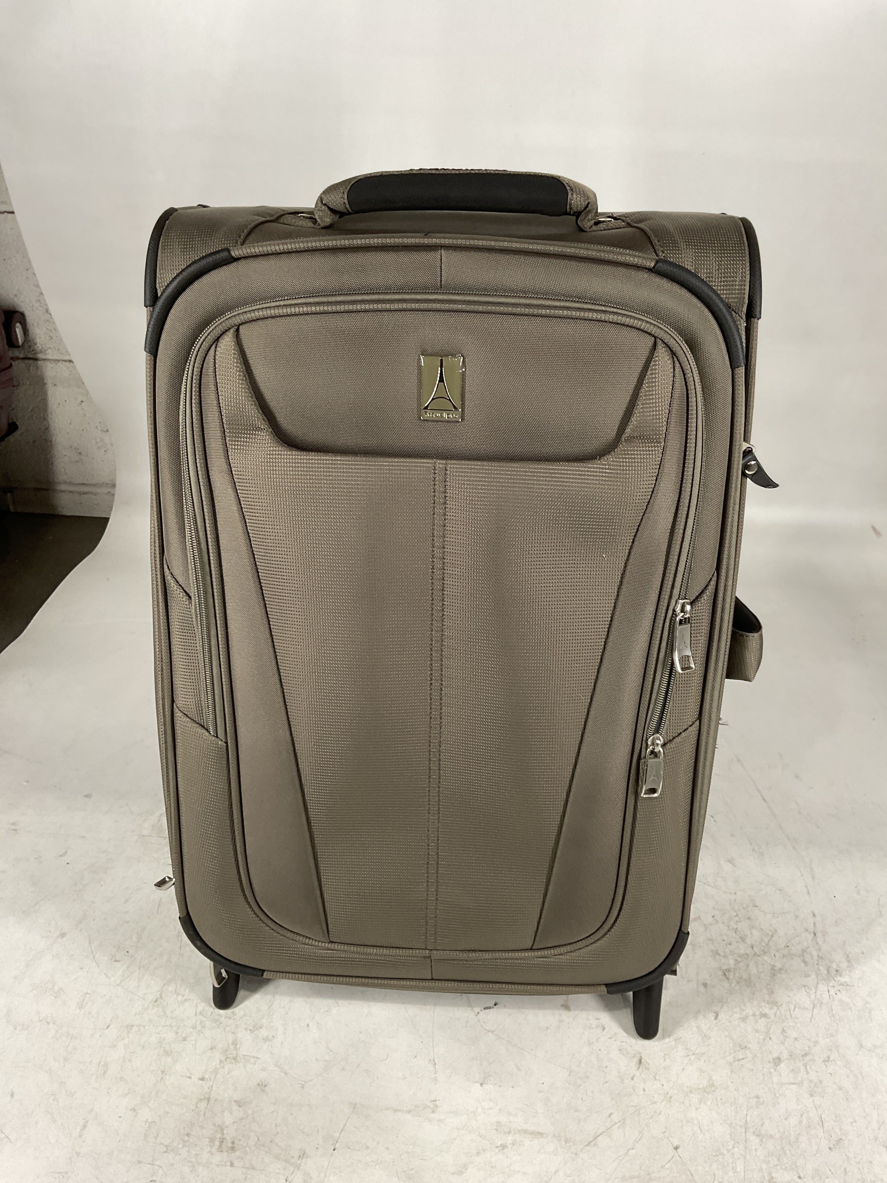 Travelpro Maxlite 5 Softside Expandable Upright 2 Wheel Luggage, Lightweight Suitcase, Men and Women U8