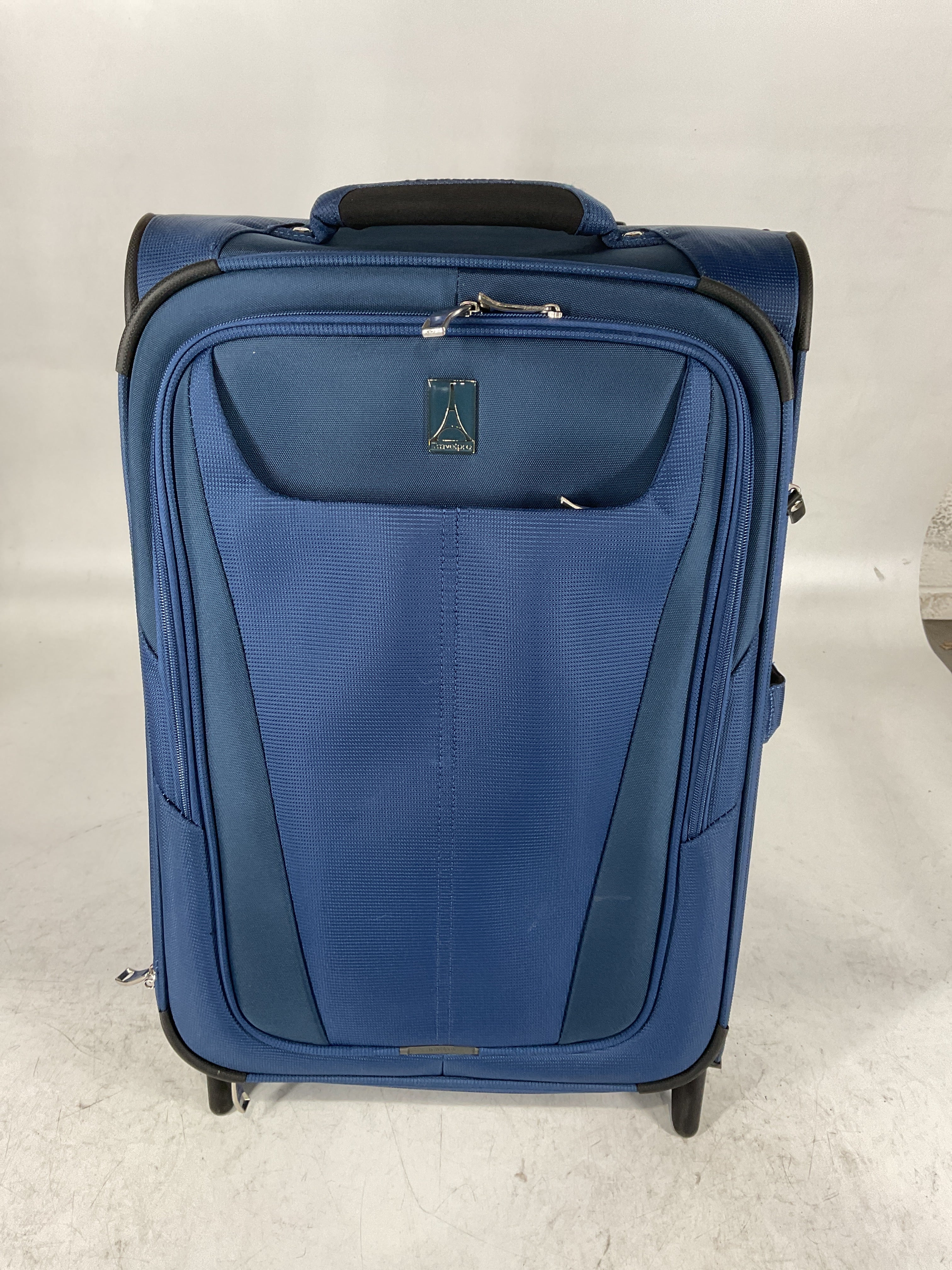 Travelpro Maxlite 5 Softside Expandable Upright 2 Wheel Luggage, Lightweight Suitcase, Men and Women U3