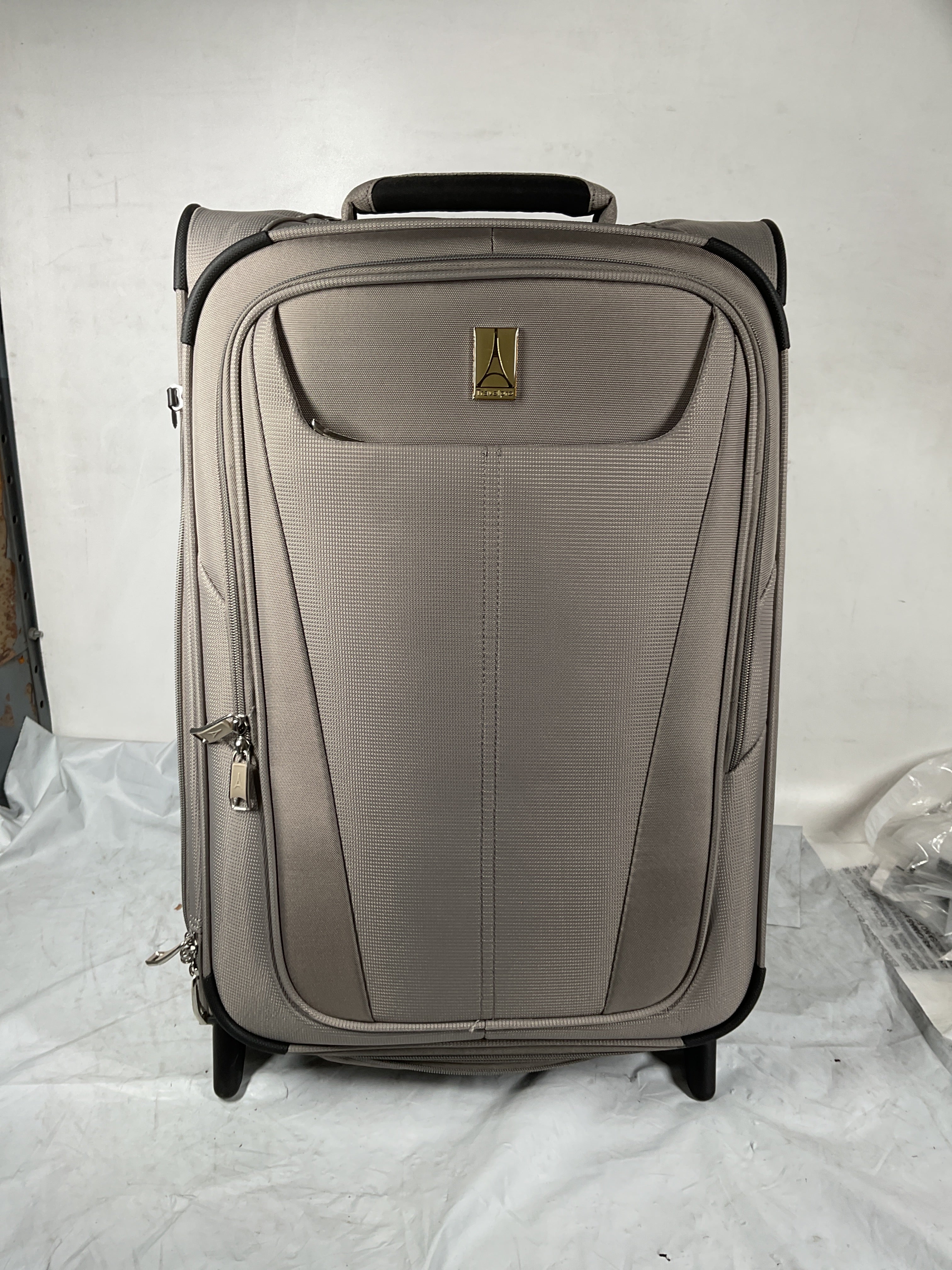 Travelpro Maxlite 5 Softside Expandable Upright 2 Wheel Luggage, Lightweight Suitcase, Men and Women ( Champagne , Carry-on 22-Inch ) Champagne Carry On 22 Inch U13